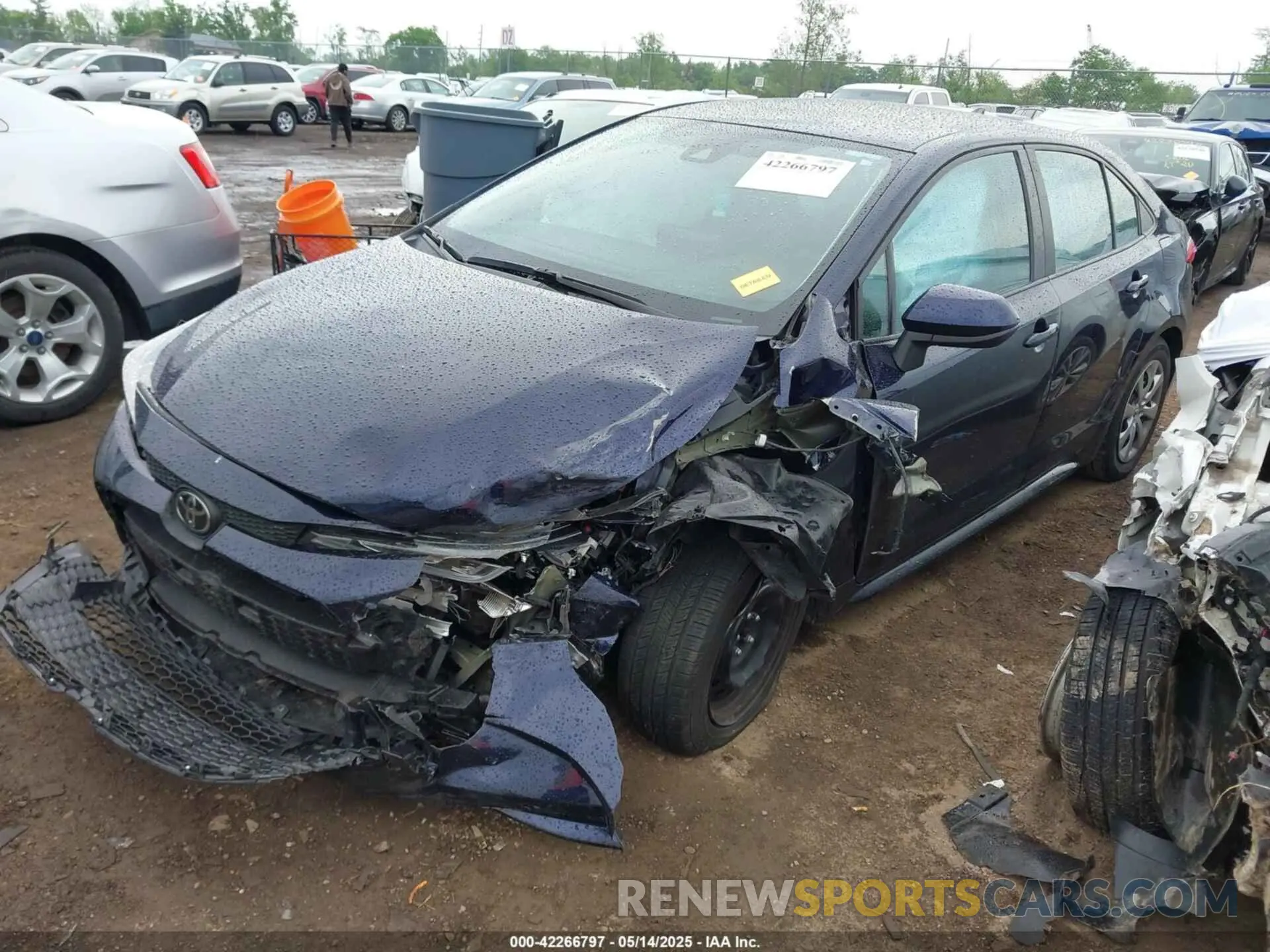 2 fotografías del automóvil dañado 5YFEPMAE8NP332672 TOYOTA COROLLA 2022