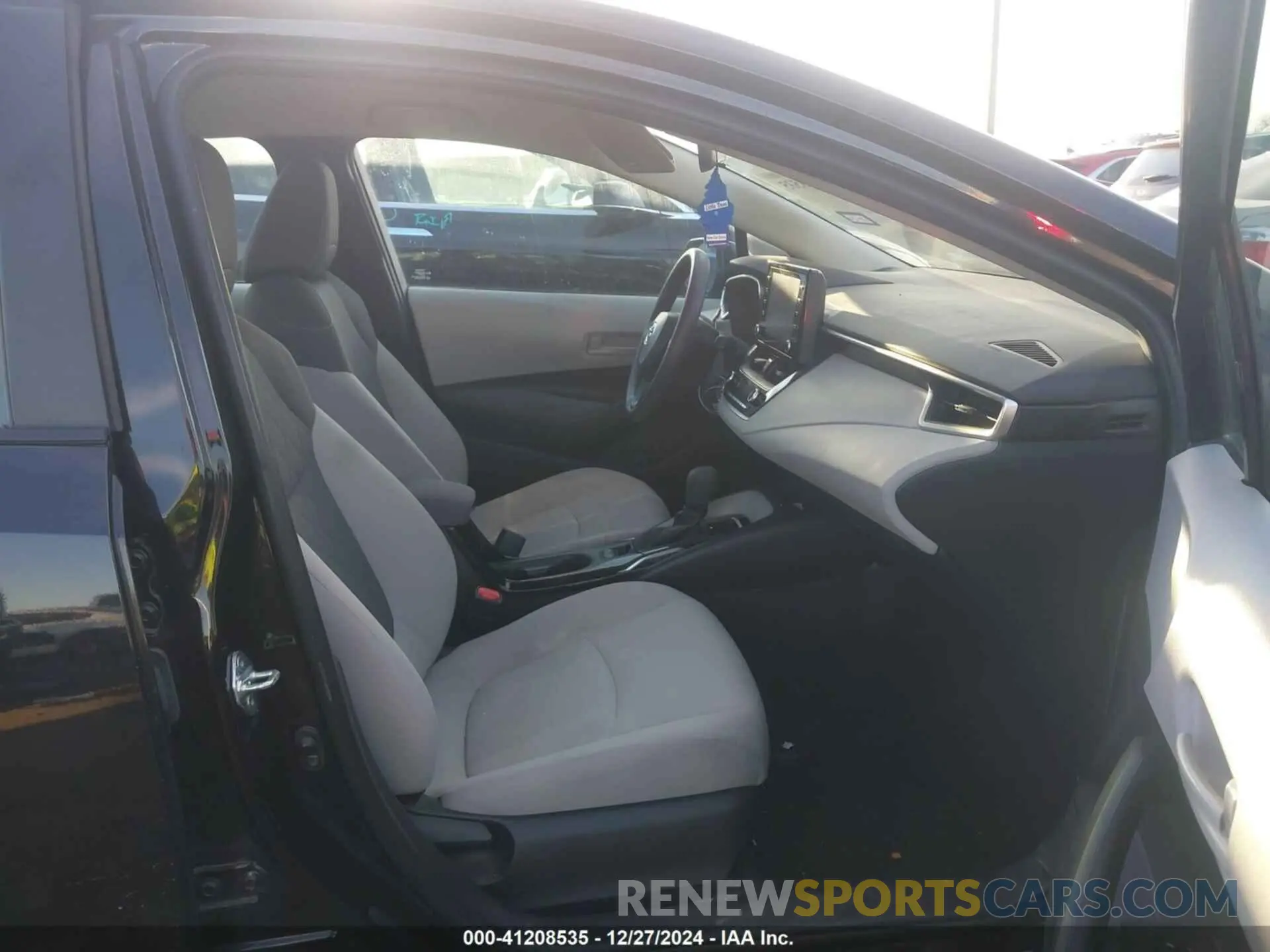 5 fotografías del automóvil dañado 5YFEPMAE8NP339752 TOYOTA COROLLA 2022