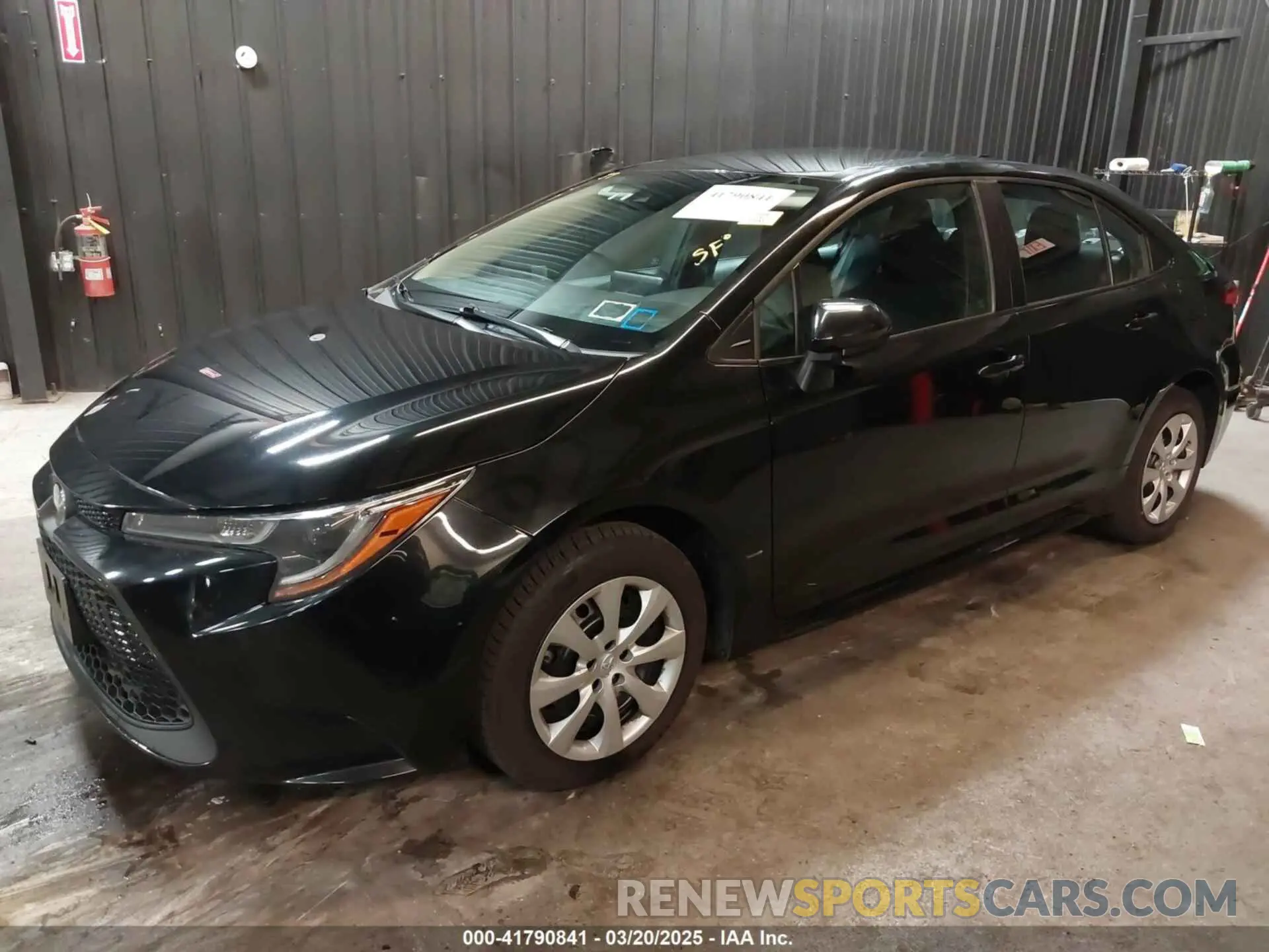 2 fotografías del automóvil dañado 5YFEPMAE8NP341856 TOYOTA COROLLA 2022