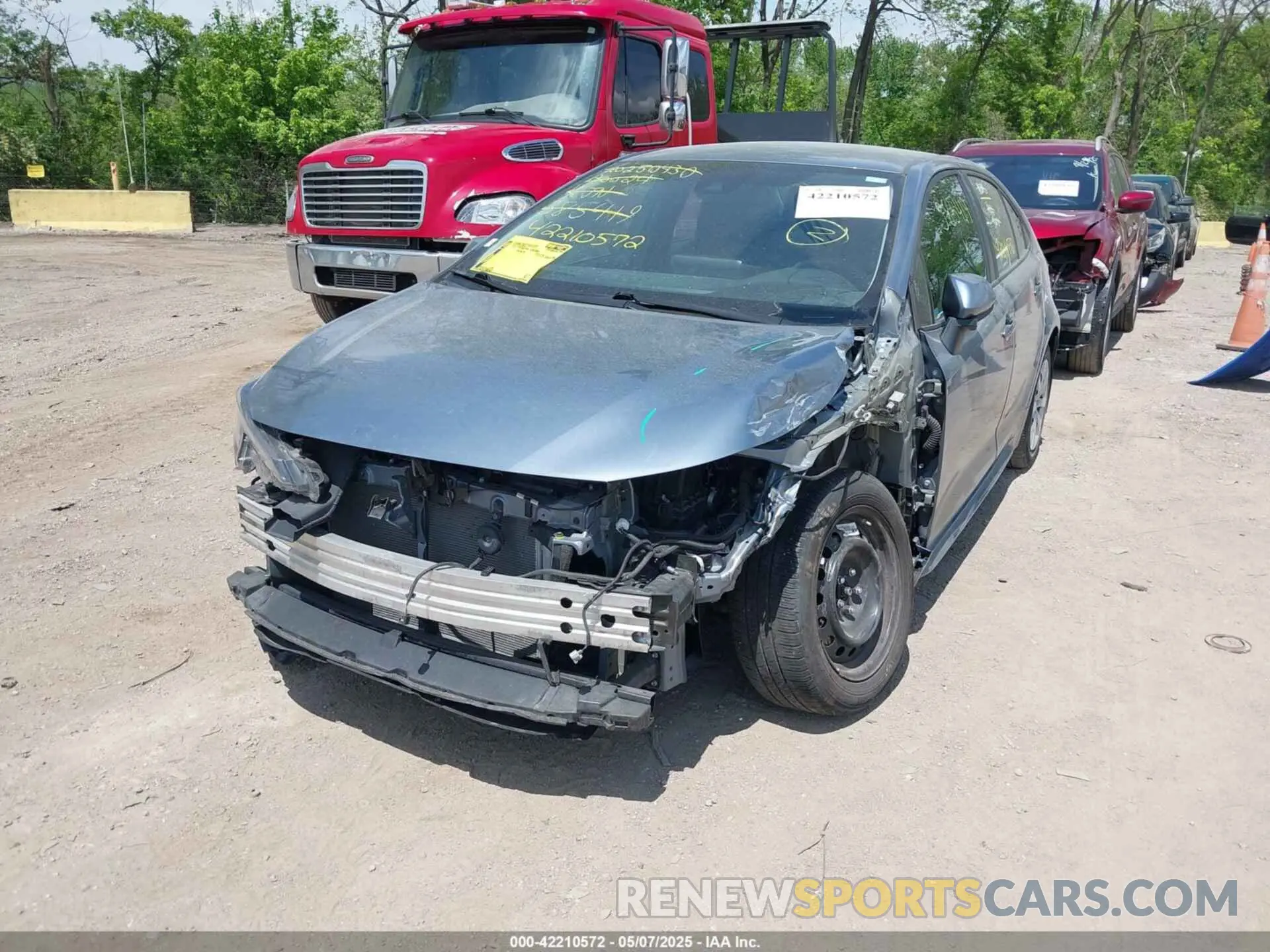 2 fotografías del automóvil dañado 5YFEPMAE8NP385419 TOYOTA COROLLA 2022