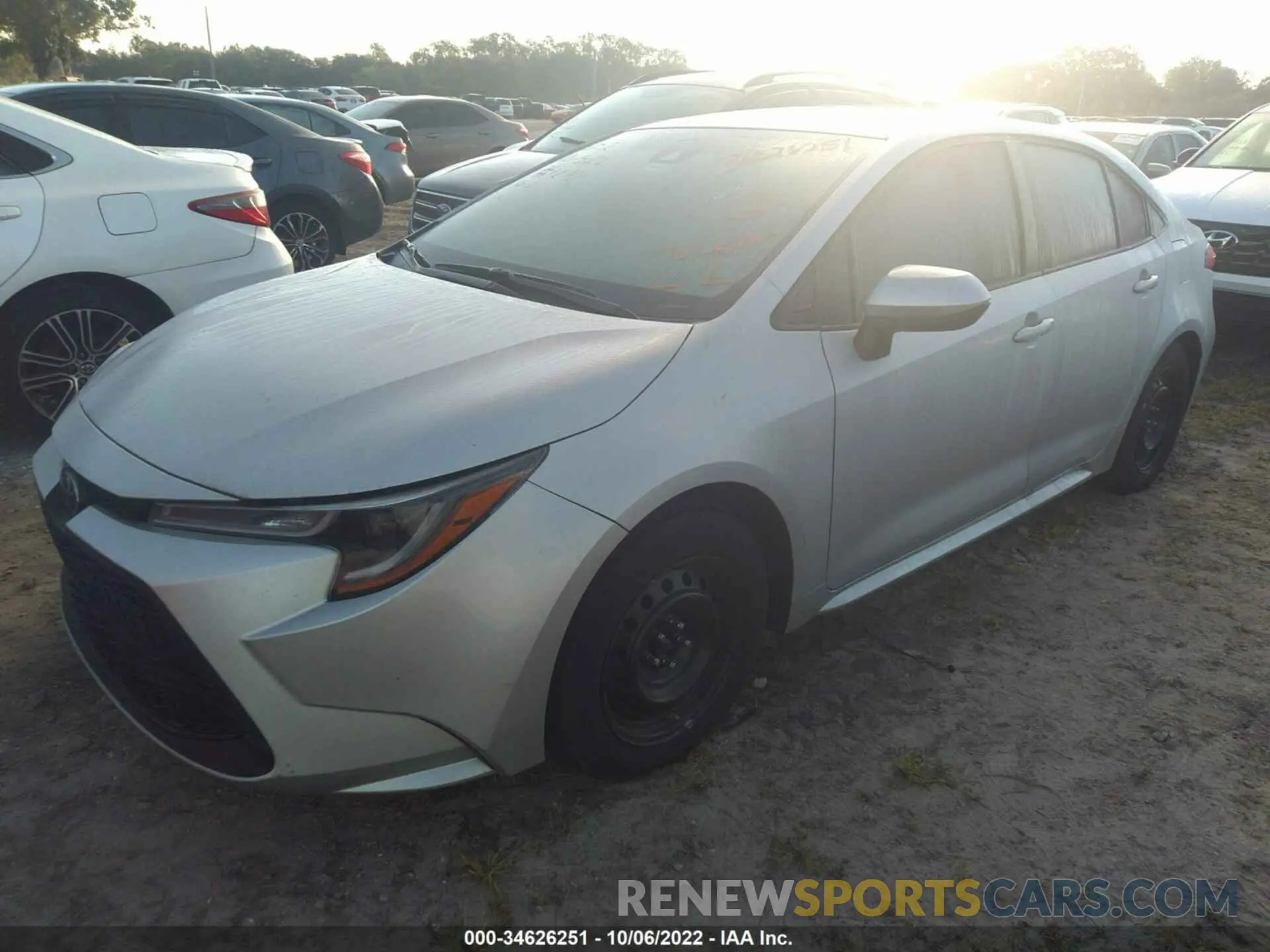 2 fotografías del automóvil dañado 5YFEPMAE9NP291601 TOYOTA COROLLA 2022