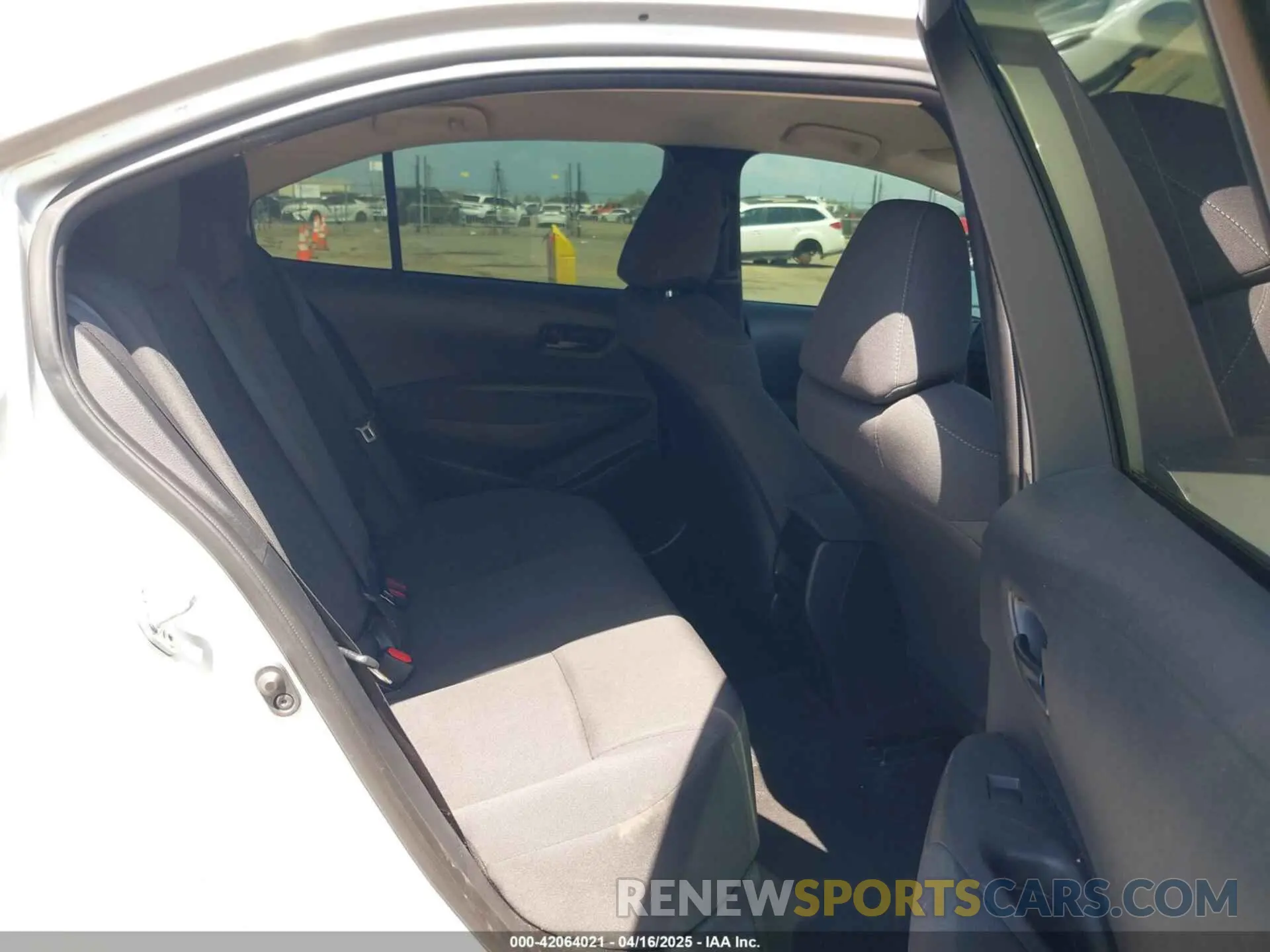 8 fotografías del automóvil dañado 5YFEPMAE9NP333734 TOYOTA COROLLA 2022