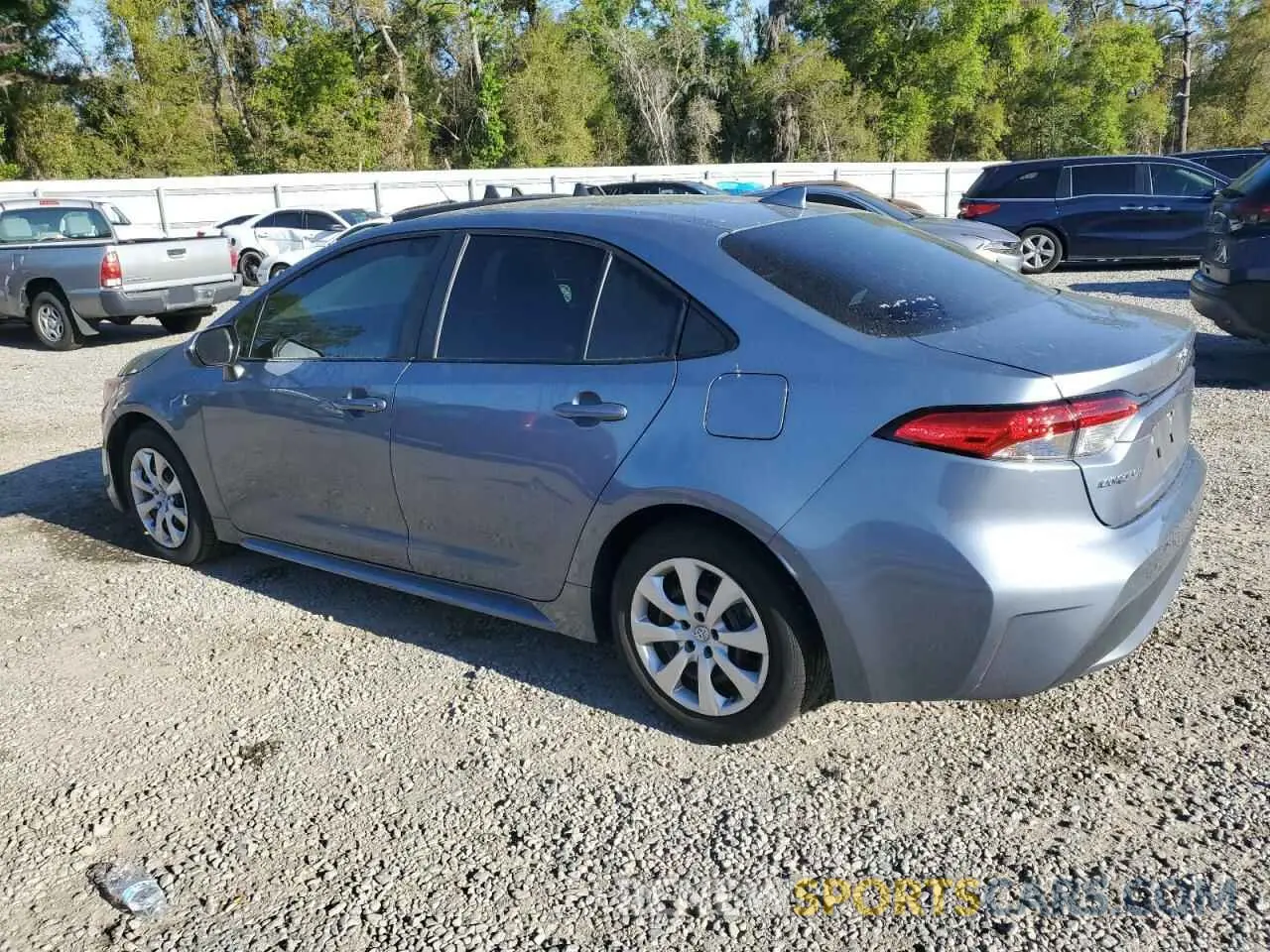 2 fotografías del automóvil dañado 5YFEPMAE9NP369861 TOYOTA COROLLA 2022
