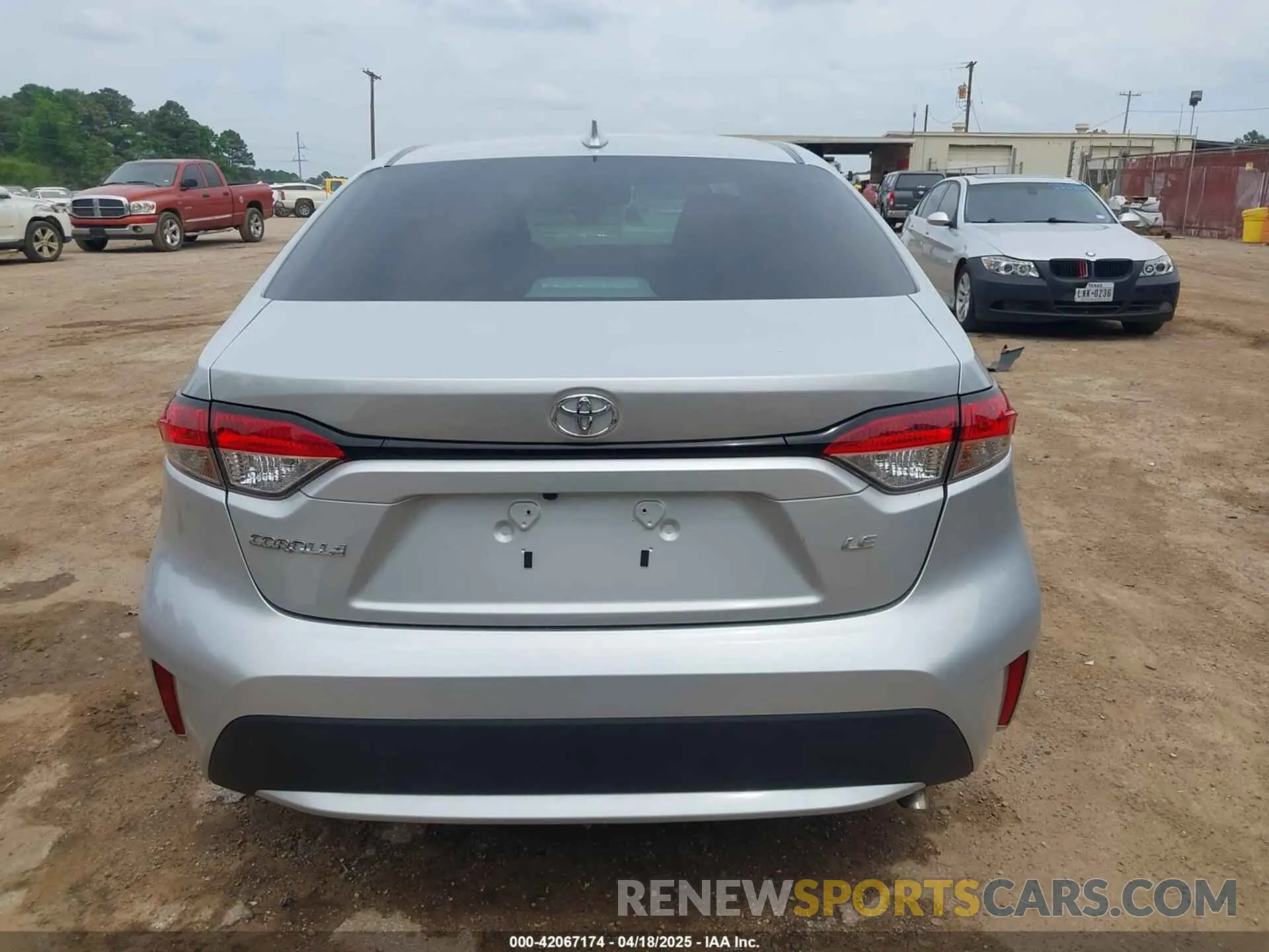 17 fotografías del automóvil dañado 5YFEPMAE9NP382593 TOYOTA COROLLA 2022