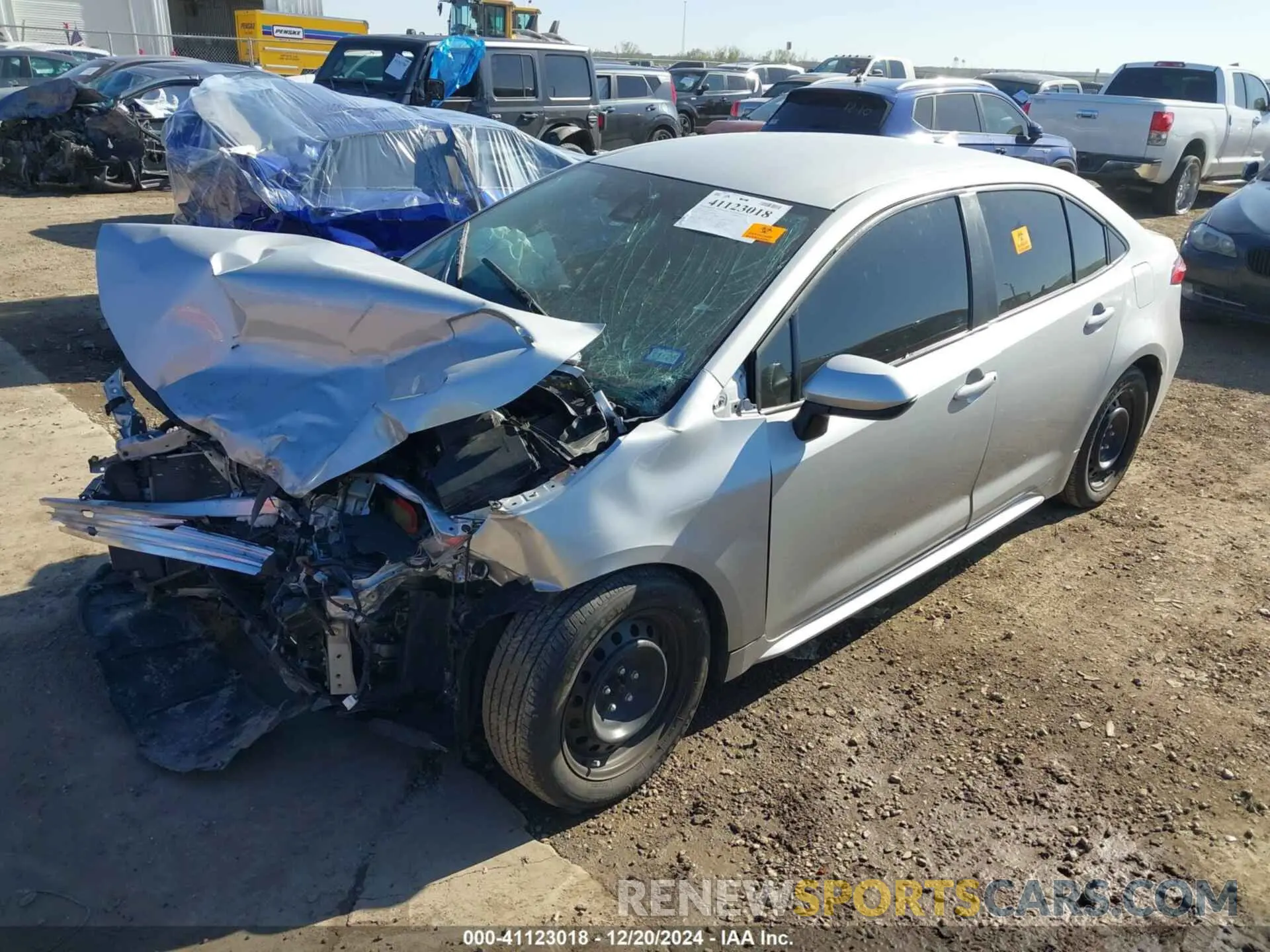2 fotografías del automóvil dañado 5YFEPMAE9NP386238 TOYOTA COROLLA 2022