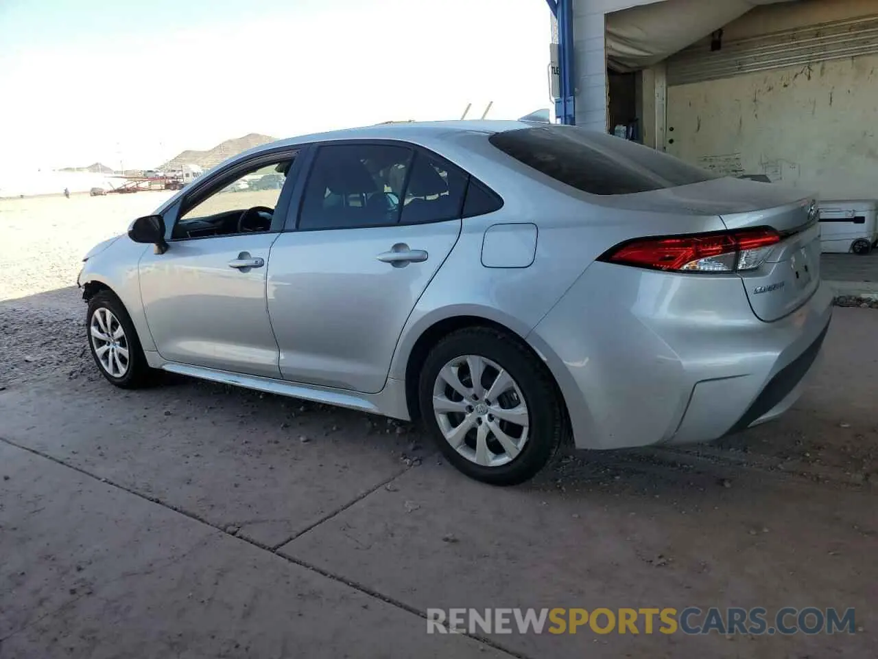 2 fotografías del automóvil dañado 5YFEPMAEXNP354642 TOYOTA COROLLA 2022