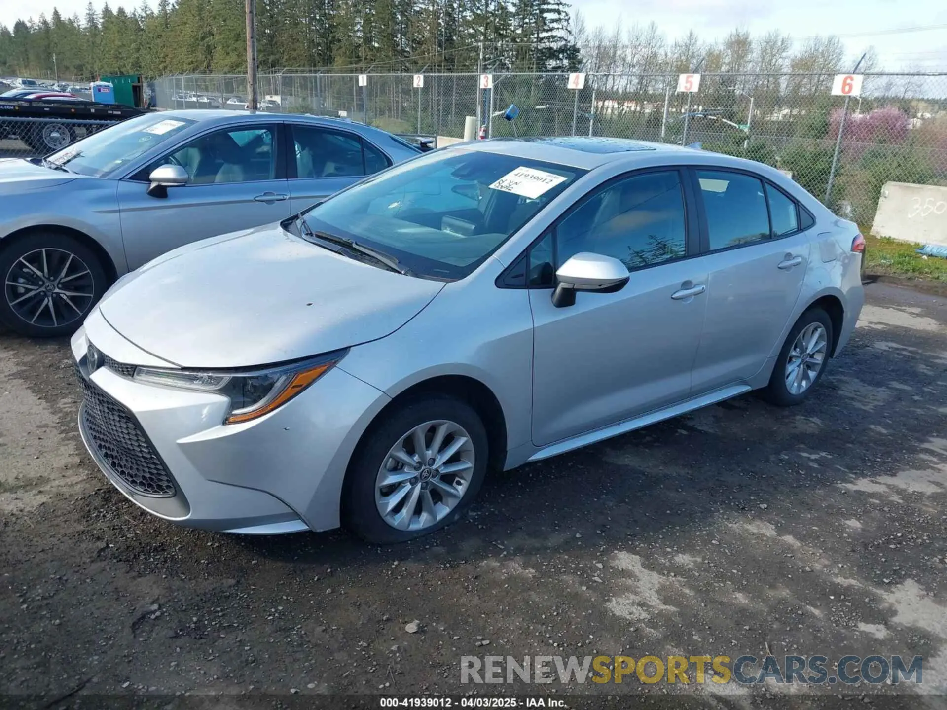 2 fotografías del automóvil dañado 5YFHPMAE7NP303581 TOYOTA COROLLA 2022