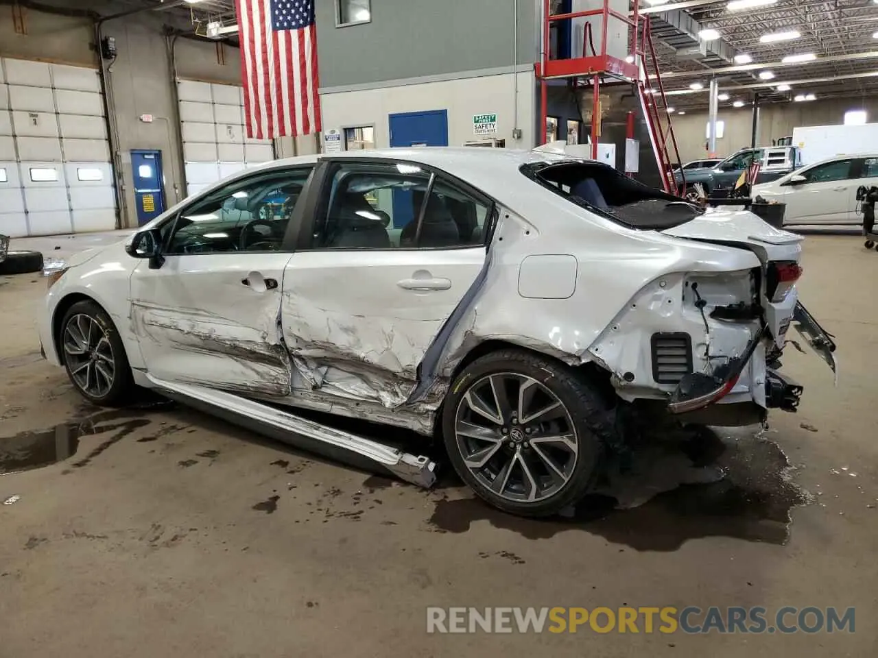 2 fotografías del automóvil dañado 5YFS4MCE0NP102858 TOYOTA COROLLA 2022