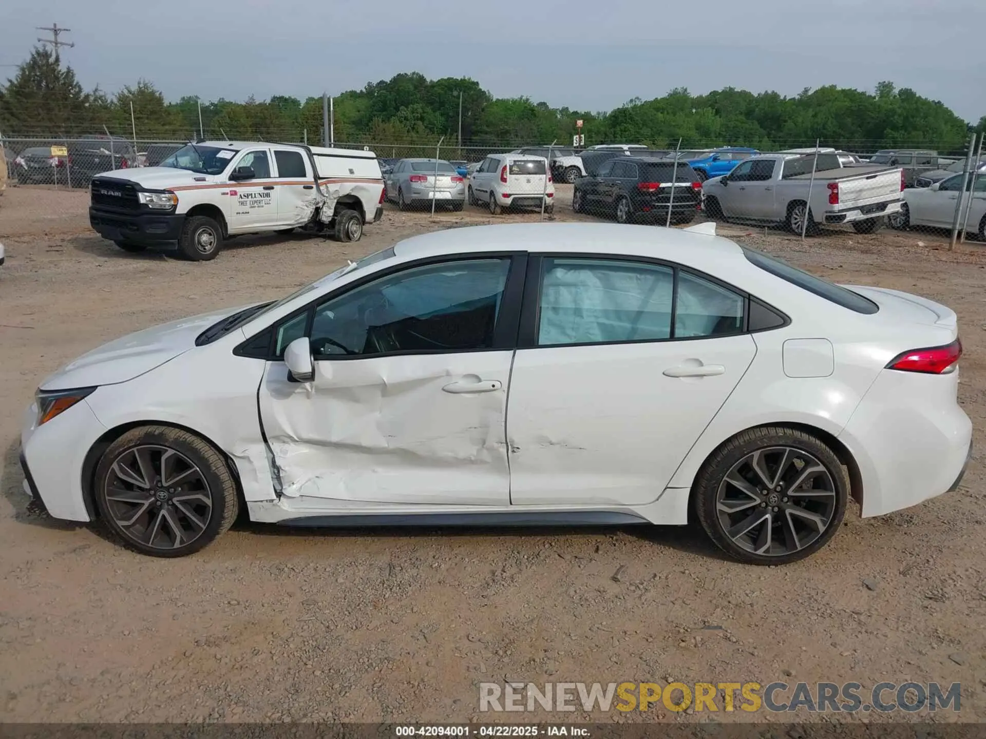 14 fotografías del automóvil dañado 5YFS4MCE0NP136332 TOYOTA COROLLA 2022