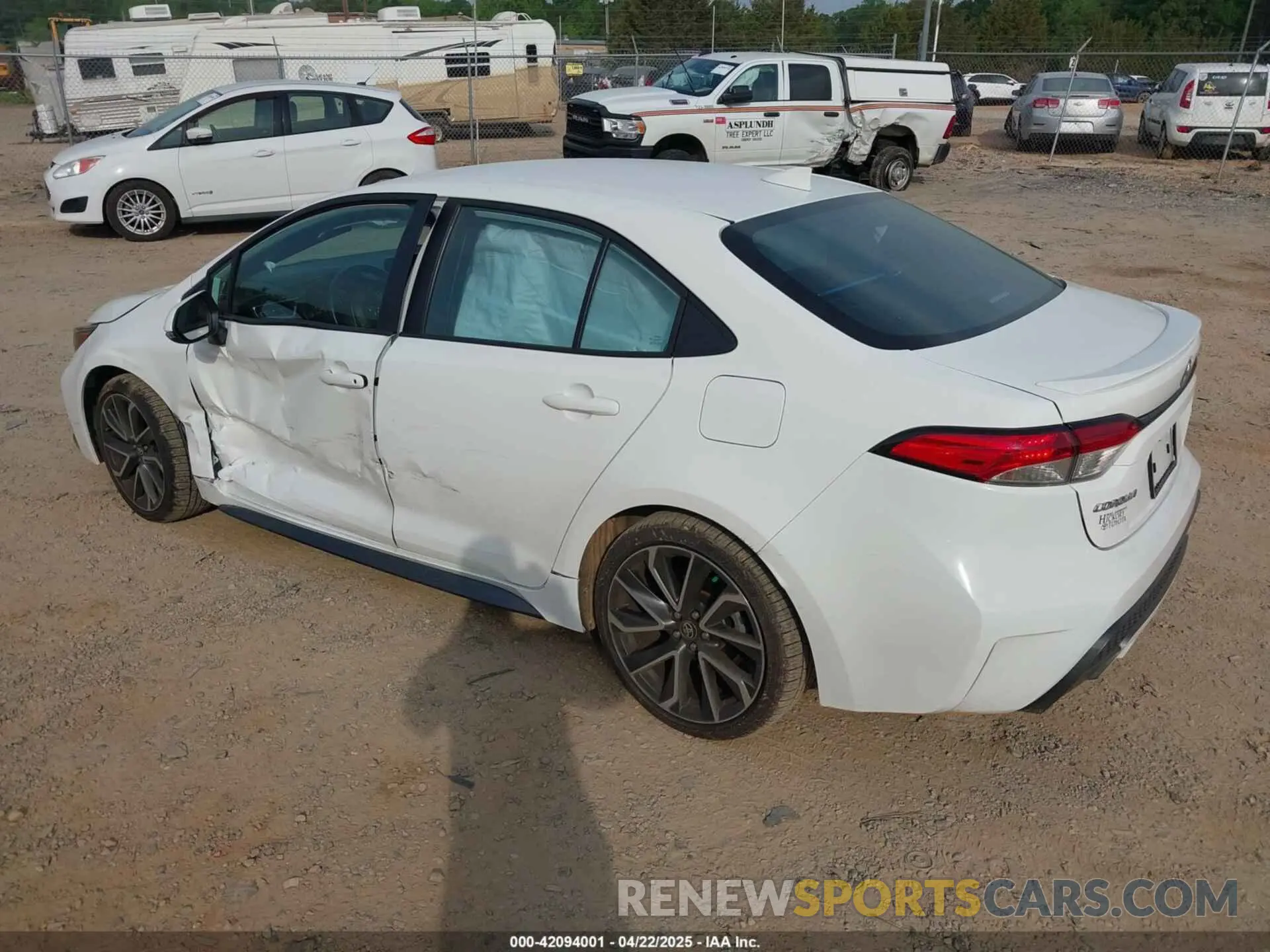 3 fotografías del automóvil dañado 5YFS4MCE0NP136332 TOYOTA COROLLA 2022