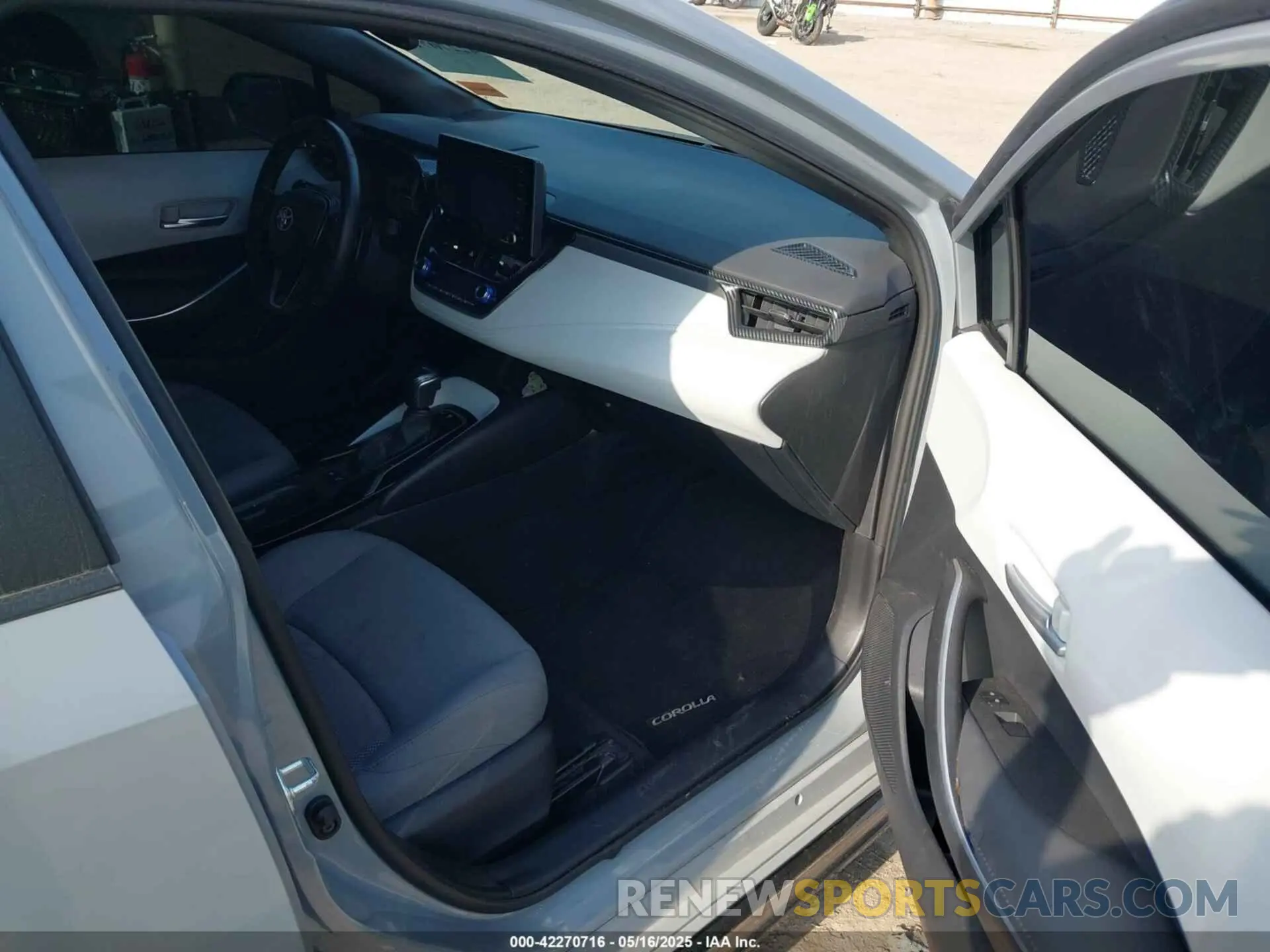 5 fotografías del automóvil dañado 5YFS4MCE3NP129987 TOYOTA COROLLA 2022