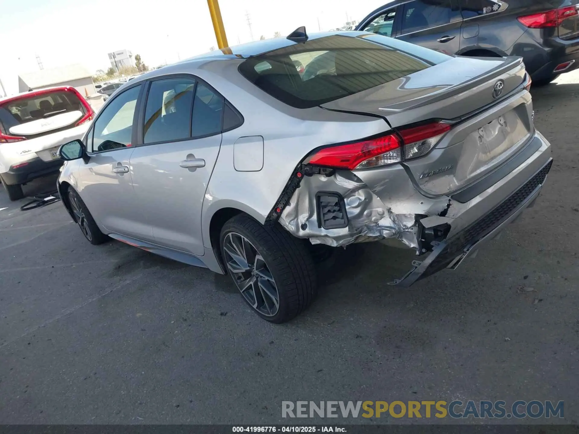 3 fotografías del automóvil dañado 5YFS4MCE3NP131626 TOYOTA COROLLA 2022