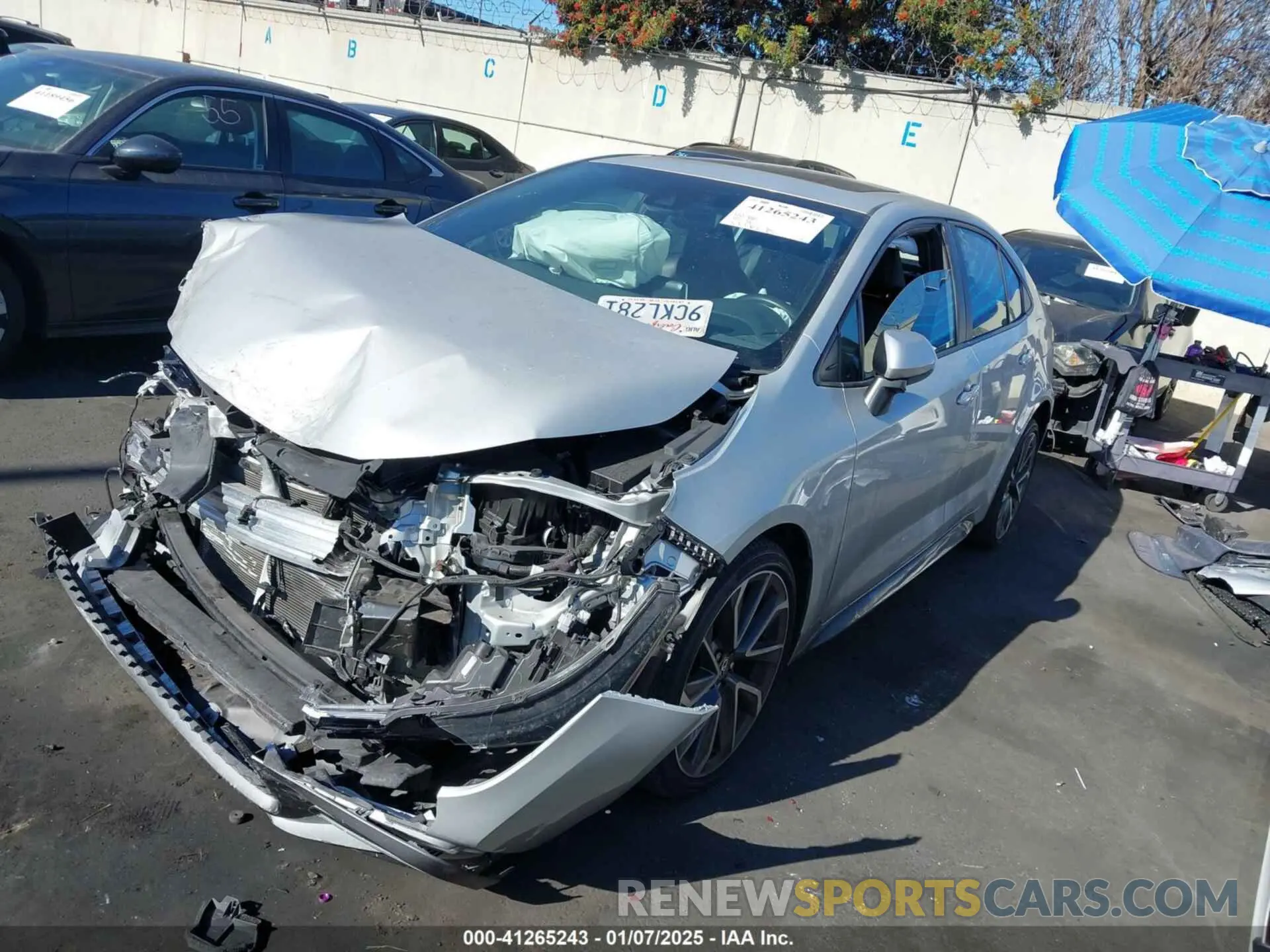 2 fotografías del automóvil dañado 5YFT4MCE0NP123777 TOYOTA COROLLA 2022