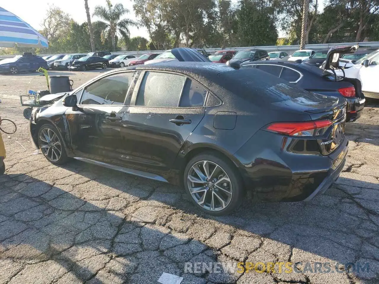 2 fotografías del automóvil dañado 5YFT4MCE5NP128781 TOYOTA COROLLA 2022