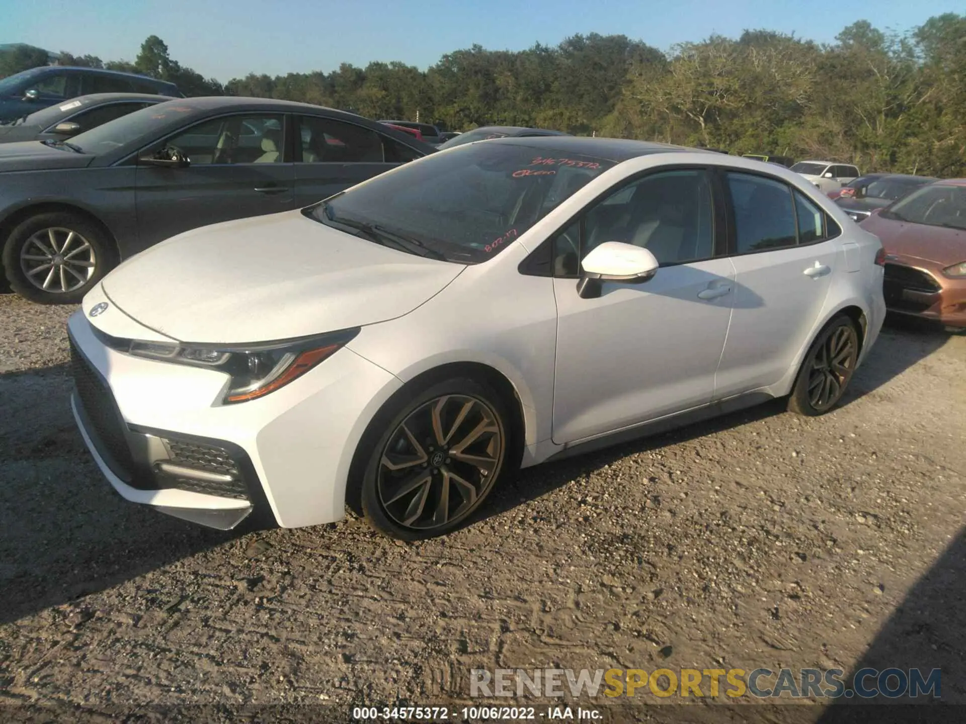 2 fotografías del automóvil dañado 5YFT4MCE6NP122116 TOYOTA COROLLA 2022