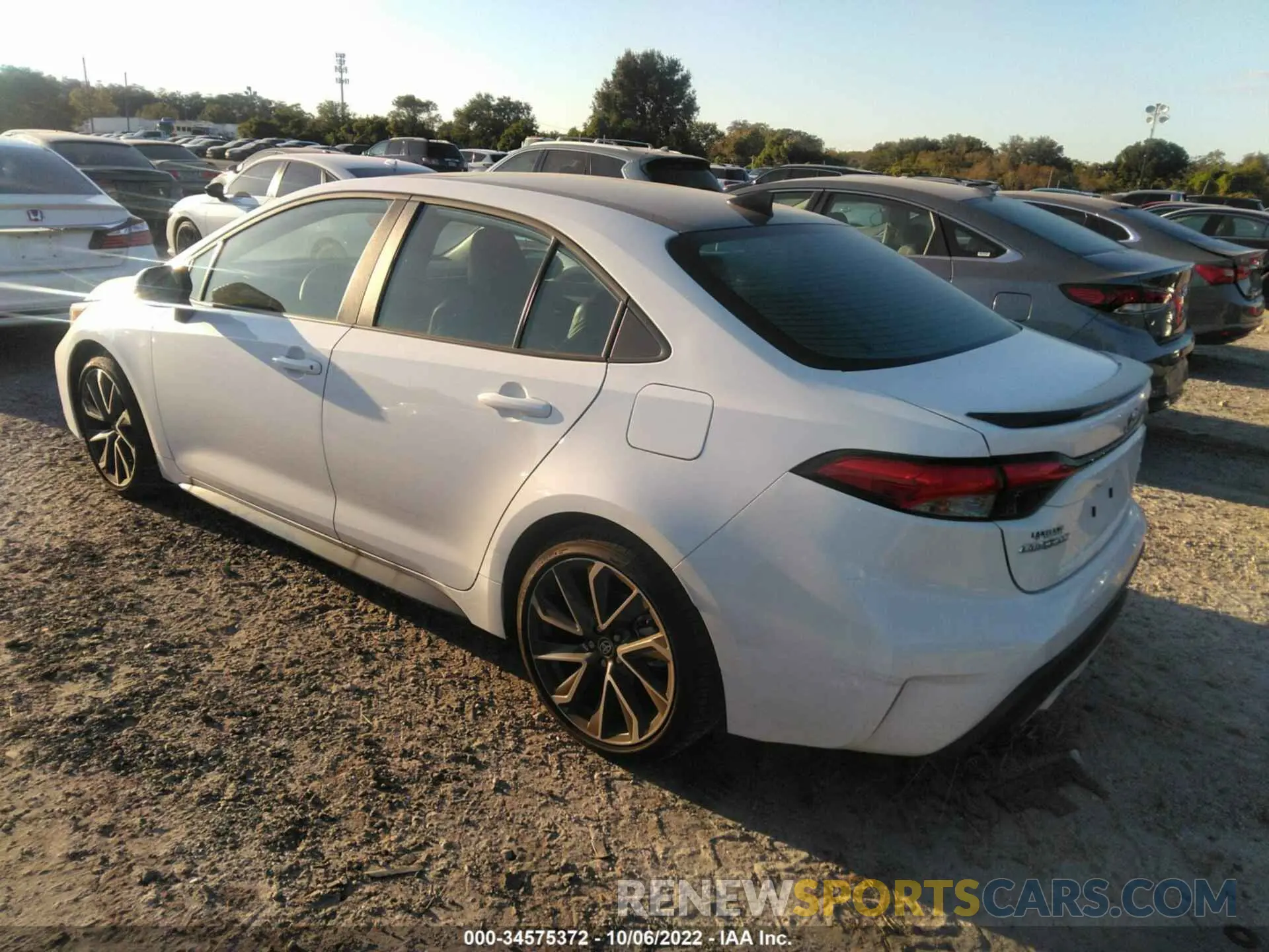 3 fotografías del automóvil dañado 5YFT4MCE6NP122116 TOYOTA COROLLA 2022