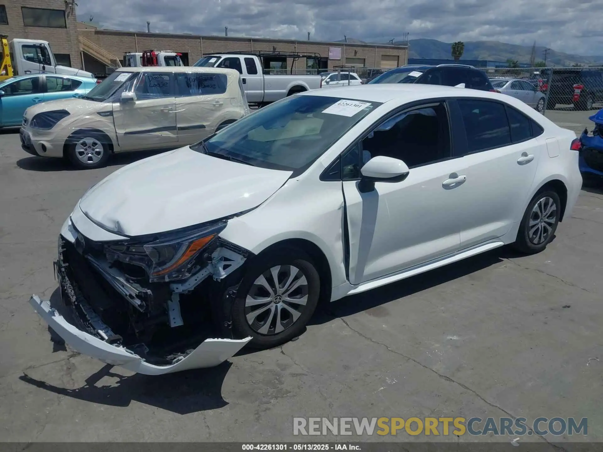 2 fotografías del automóvil dañado JTDEAMDE3N3003853 TOYOTA COROLLA 2022