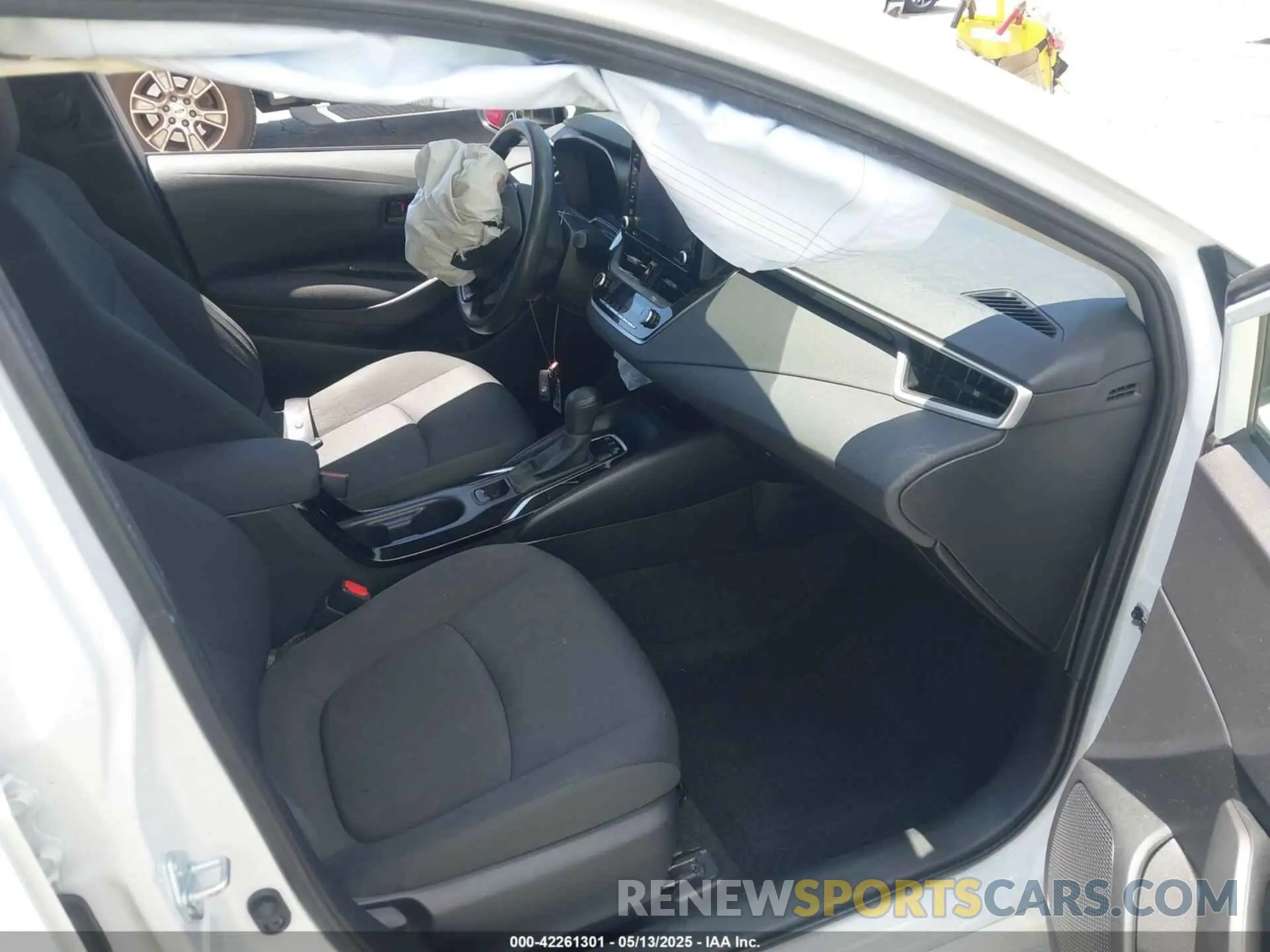 5 fotografías del automóvil dañado JTDEAMDE3N3003853 TOYOTA COROLLA 2022
