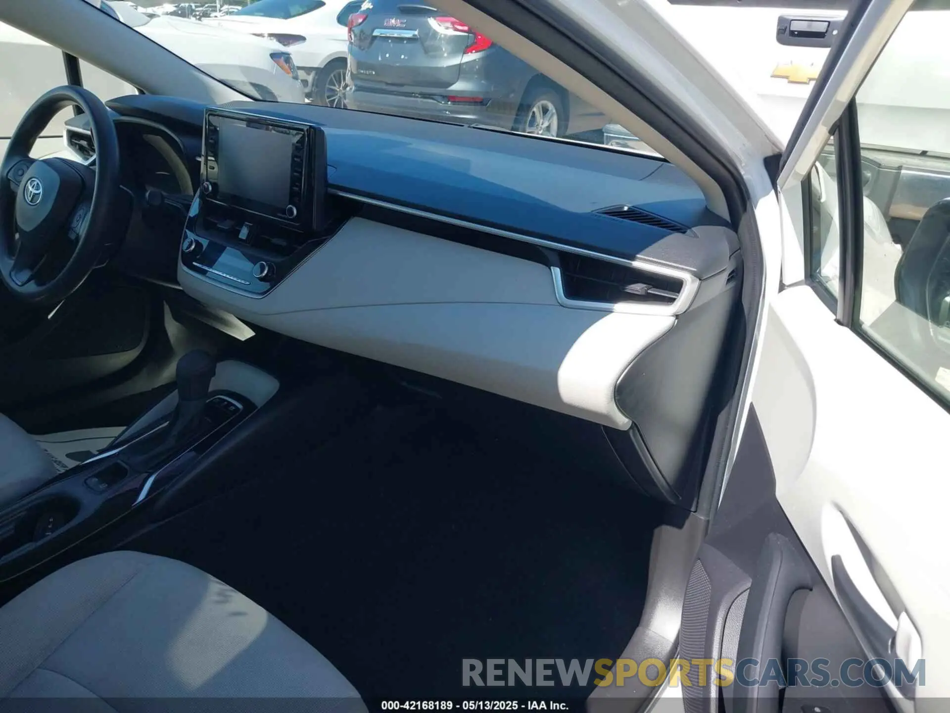 5 fotografías del automóvil dañado JTDEAMDE6N3002227 TOYOTA COROLLA 2022
