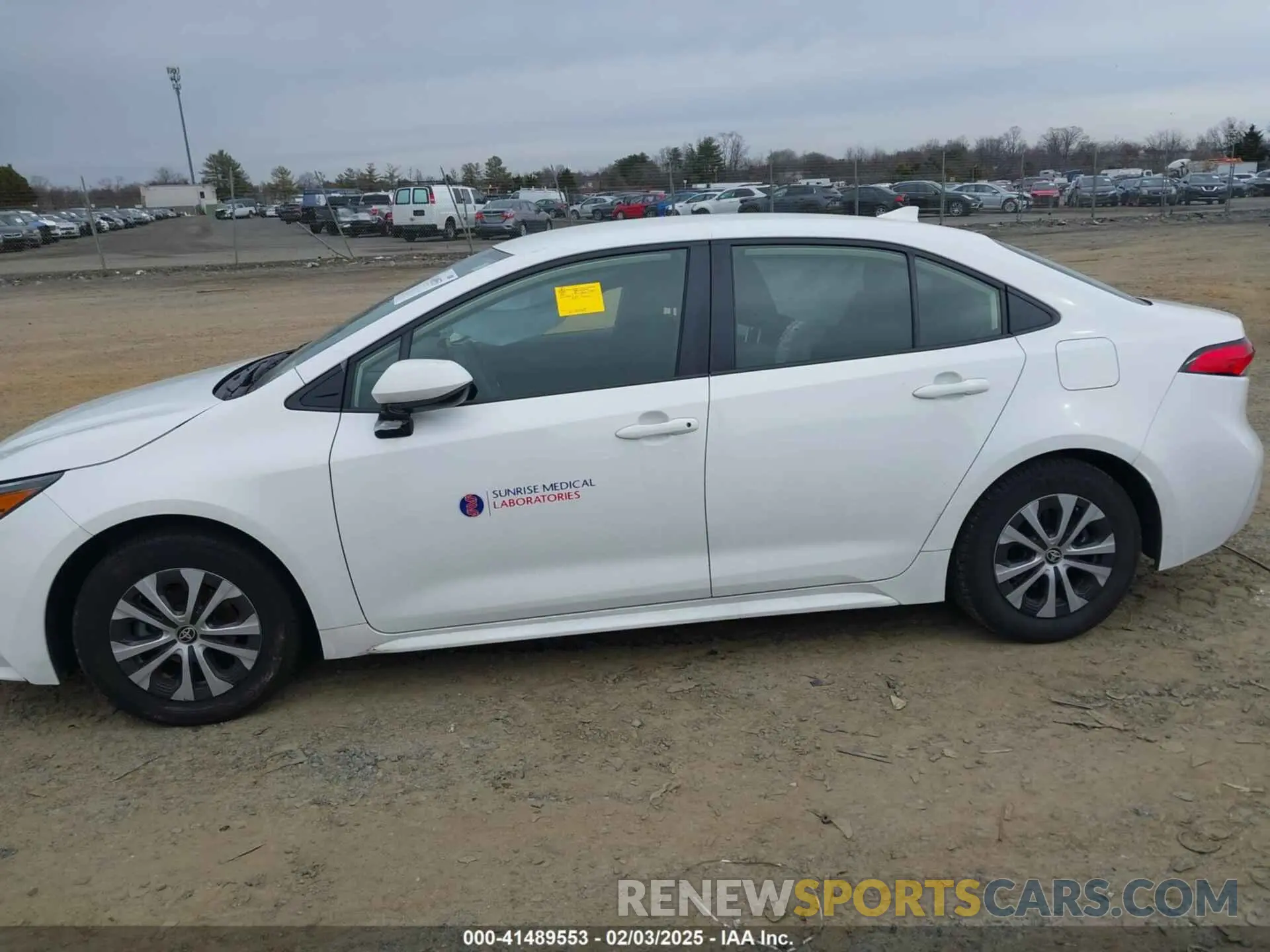 14 fotografías del automóvil dañado JTDEAMDE6N3006939 TOYOTA COROLLA 2022