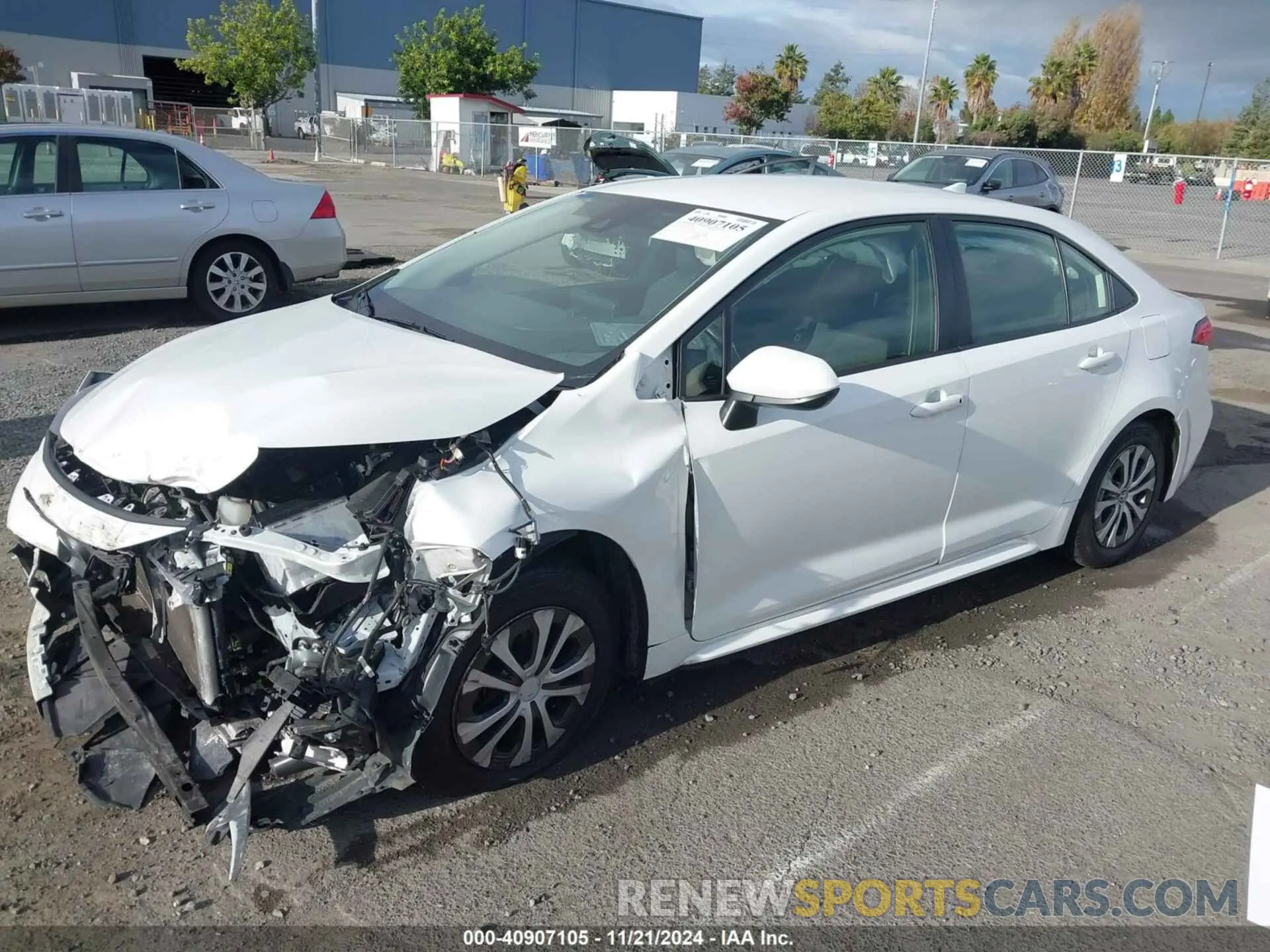 2 fotografías del automóvil dañado JTDEAMDE9N3001007 TOYOTA COROLLA 2022