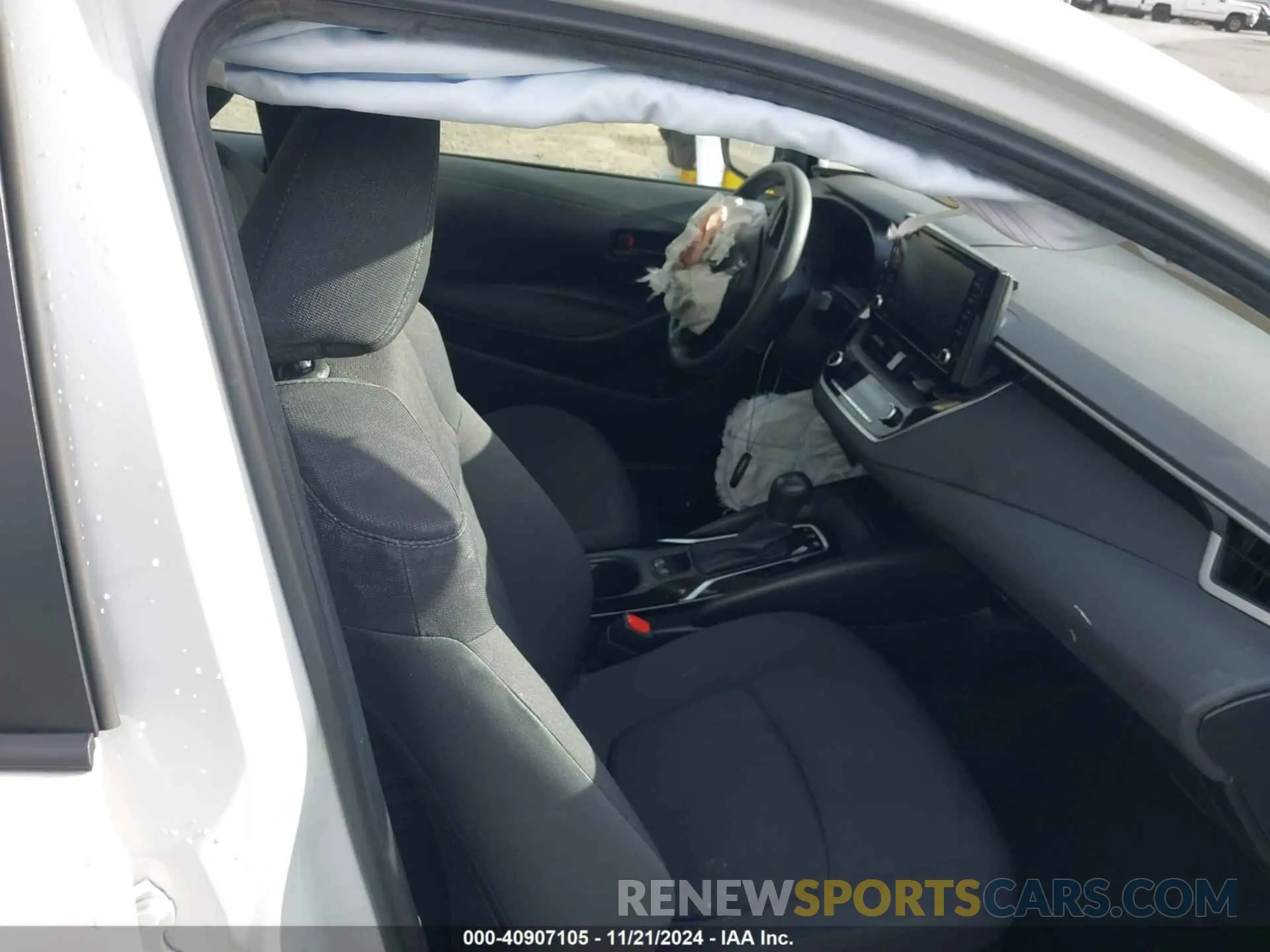 5 fotografías del automóvil dañado JTDEAMDE9N3001007 TOYOTA COROLLA 2022