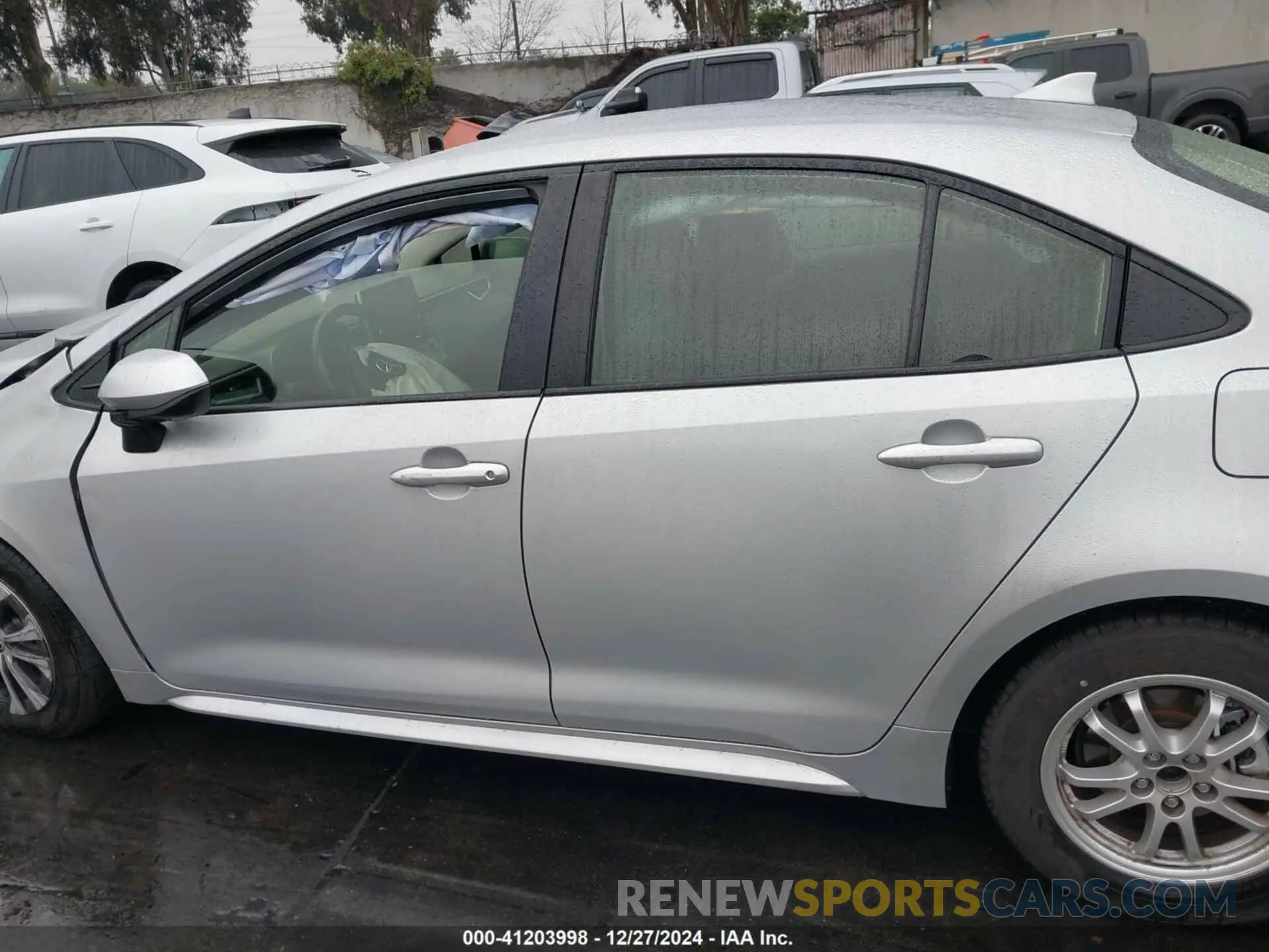 15 fotografías del automóvil dañado JTDEAMDE9N3012038 TOYOTA COROLLA 2022