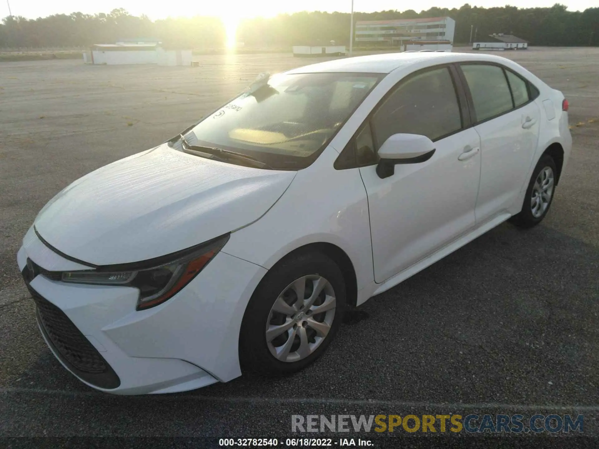 2 fotografías del automóvil dañado JTDEPMAE1N3001571 TOYOTA COROLLA 2022