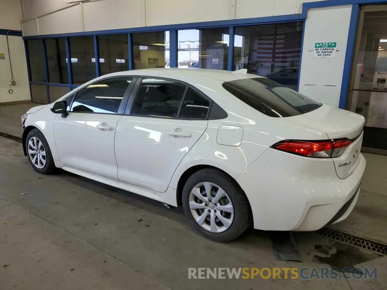 2 fotografías del automóvil dañado JTDEPMAE1N3034120 TOYOTA COROLLA 2022