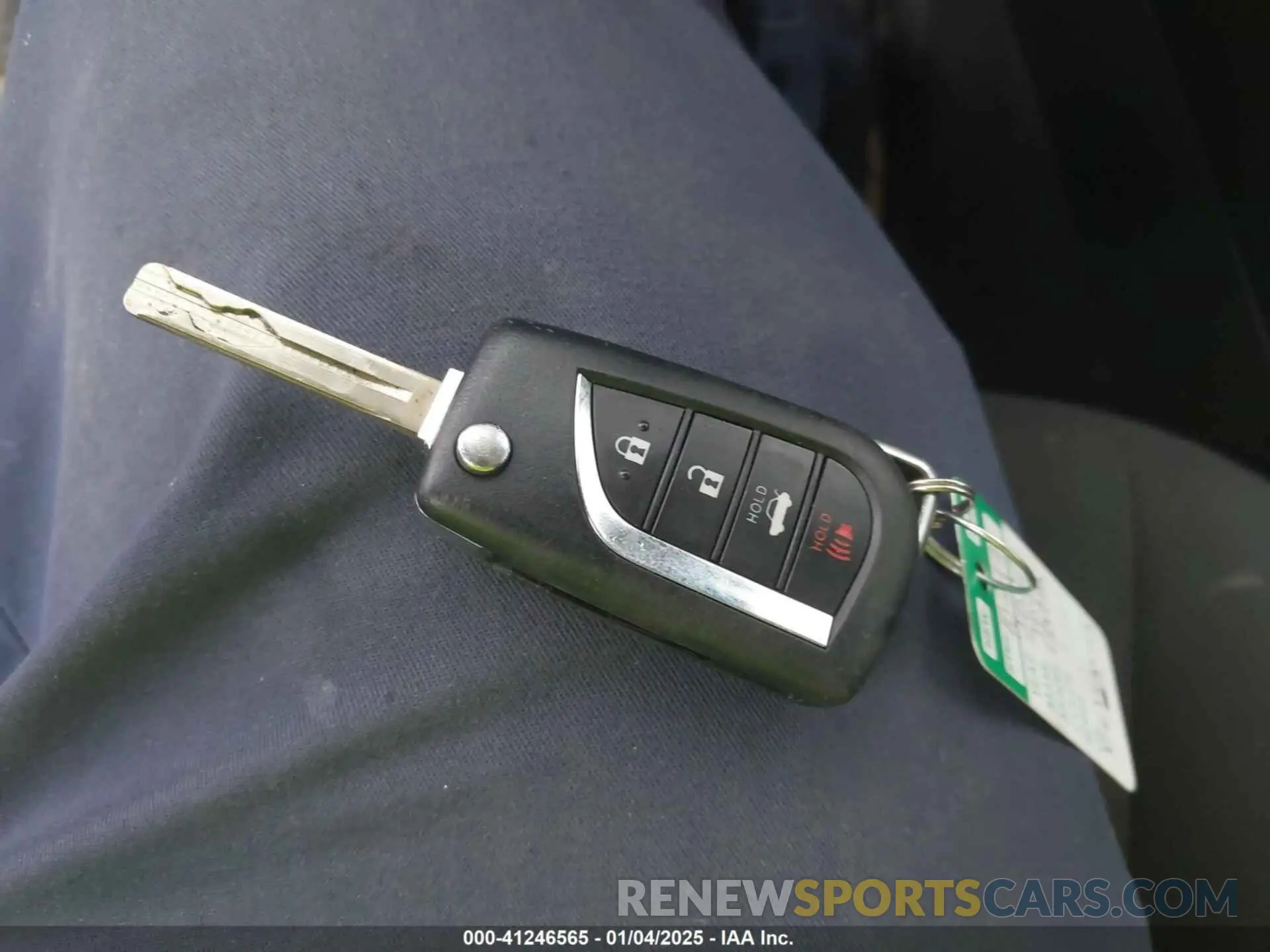 11 fotografías del automóvil dañado JTDS4MCE6NJ084631 TOYOTA COROLLA 2022