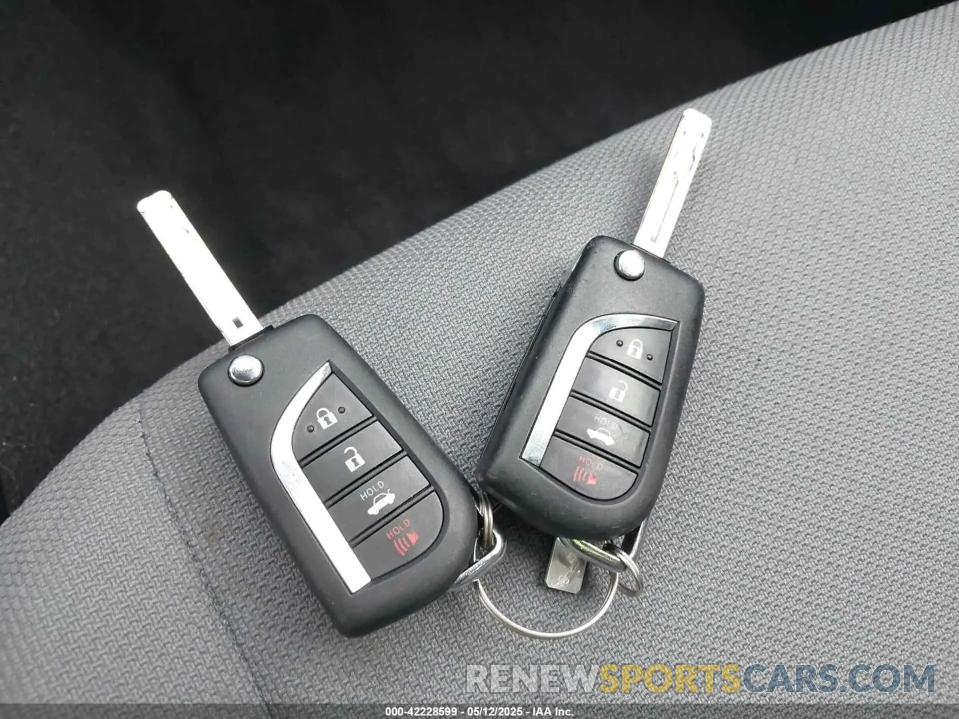 11 fotografías del automóvil dañado JTDS4MCE7NJ082418 TOYOTA COROLLA 2022