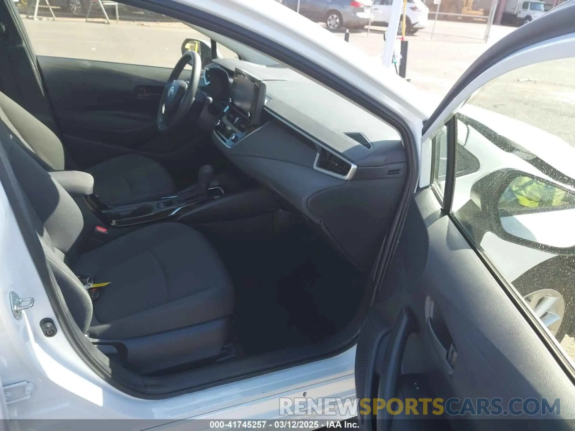 5 fotografías del automóvil dañado JTDVPMAE0N3022606 TOYOTA COROLLA 2022