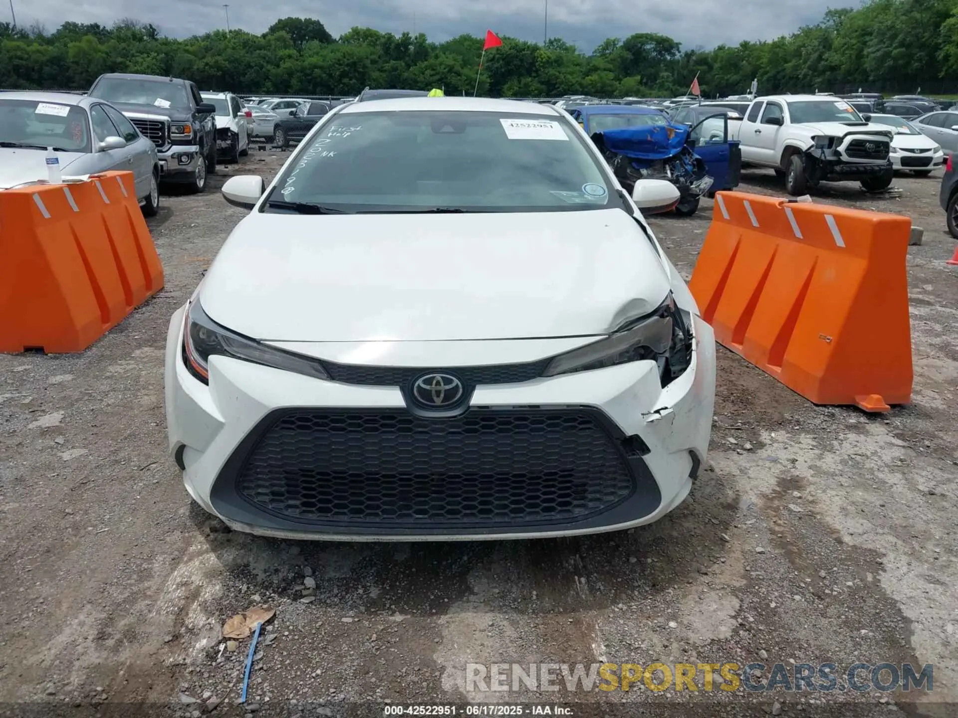 11 fotografías del automóvil dañado JTDVPMAE5NJ202319 TOYOTA COROLLA 2022