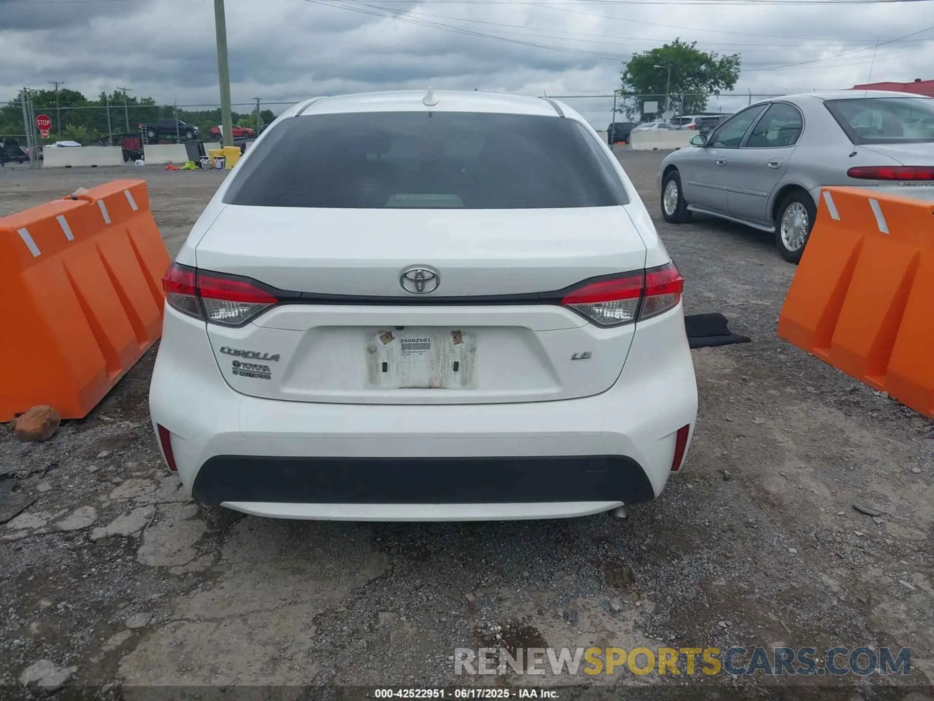 15 fotografías del automóvil dañado JTDVPMAE5NJ202319 TOYOTA COROLLA 2022