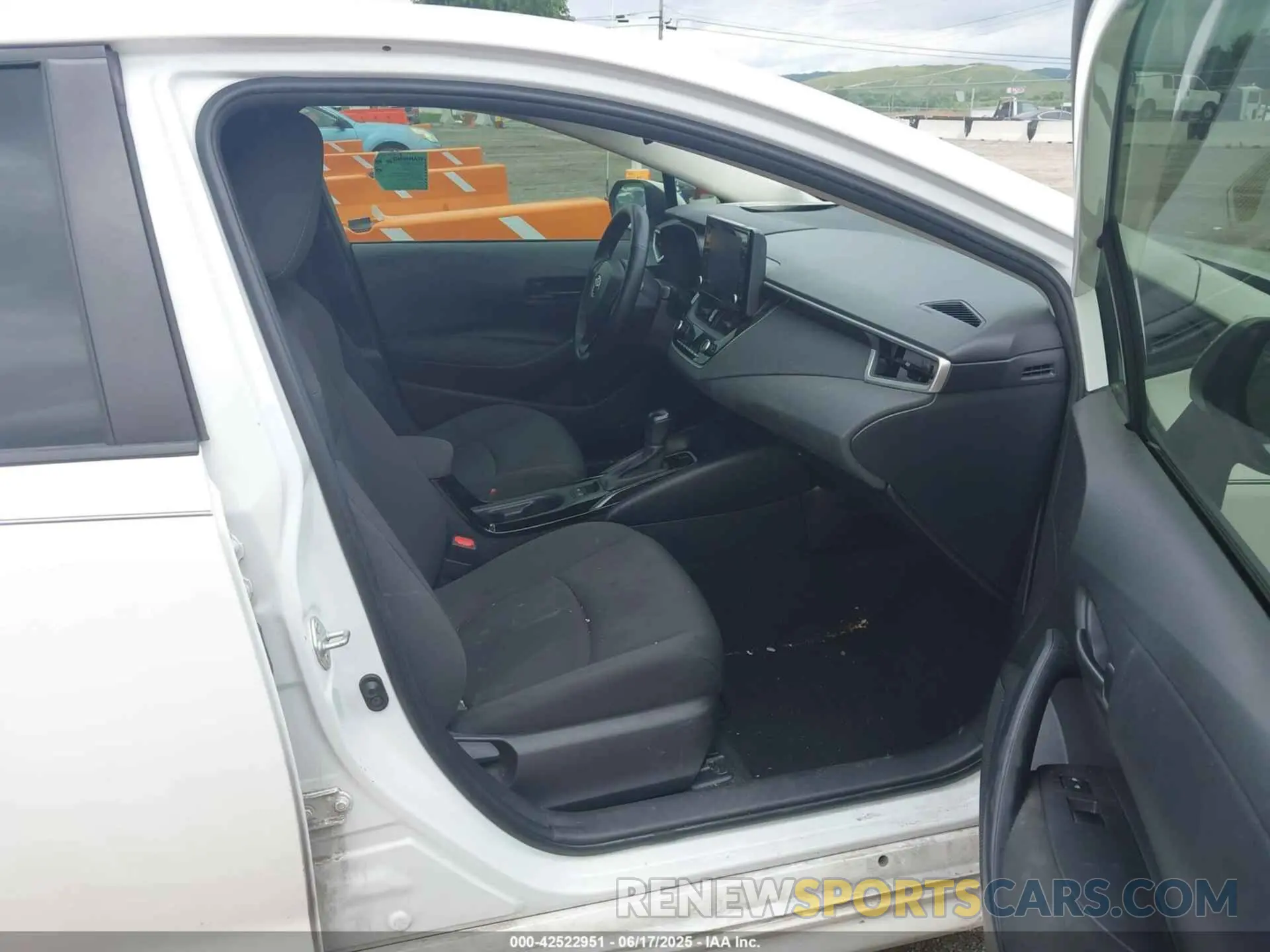 5 fotografías del automóvil dañado JTDVPMAE5NJ202319 TOYOTA COROLLA 2022