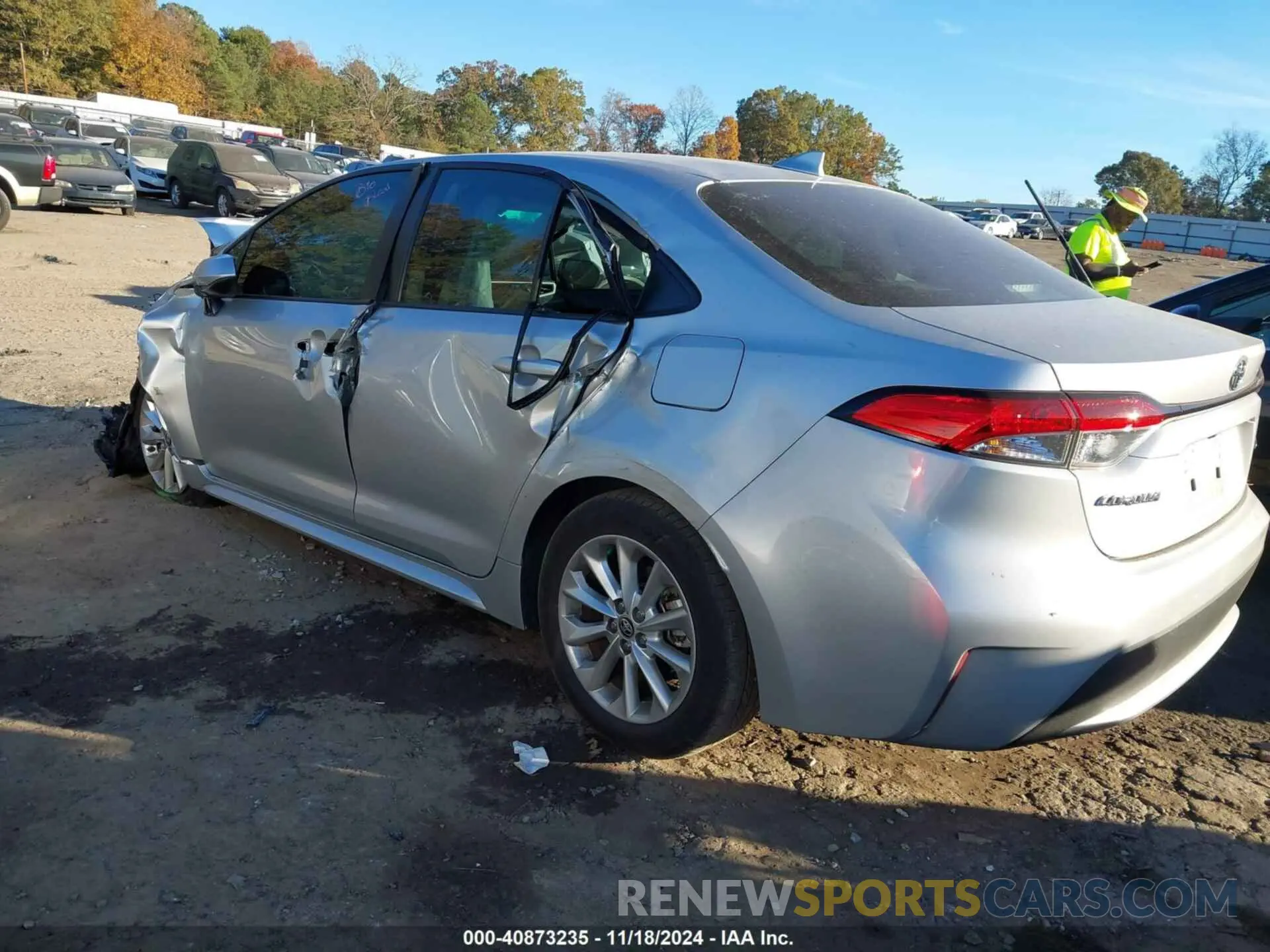 3 fotografías del automóvil dañado JTDVPMAE5NJ221999 TOYOTA COROLLA 2022