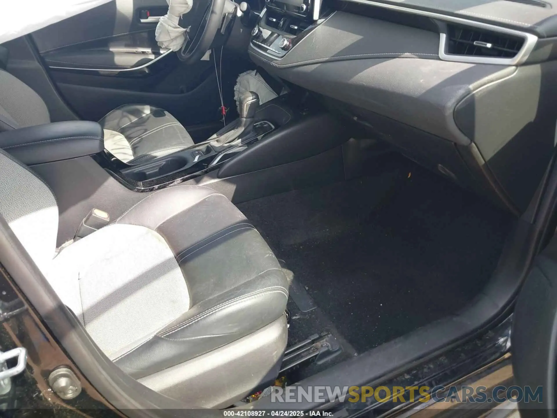 5 fotografías del automóvil dañado JTNC4MBE1N3158091 TOYOTA COROLLA 2022