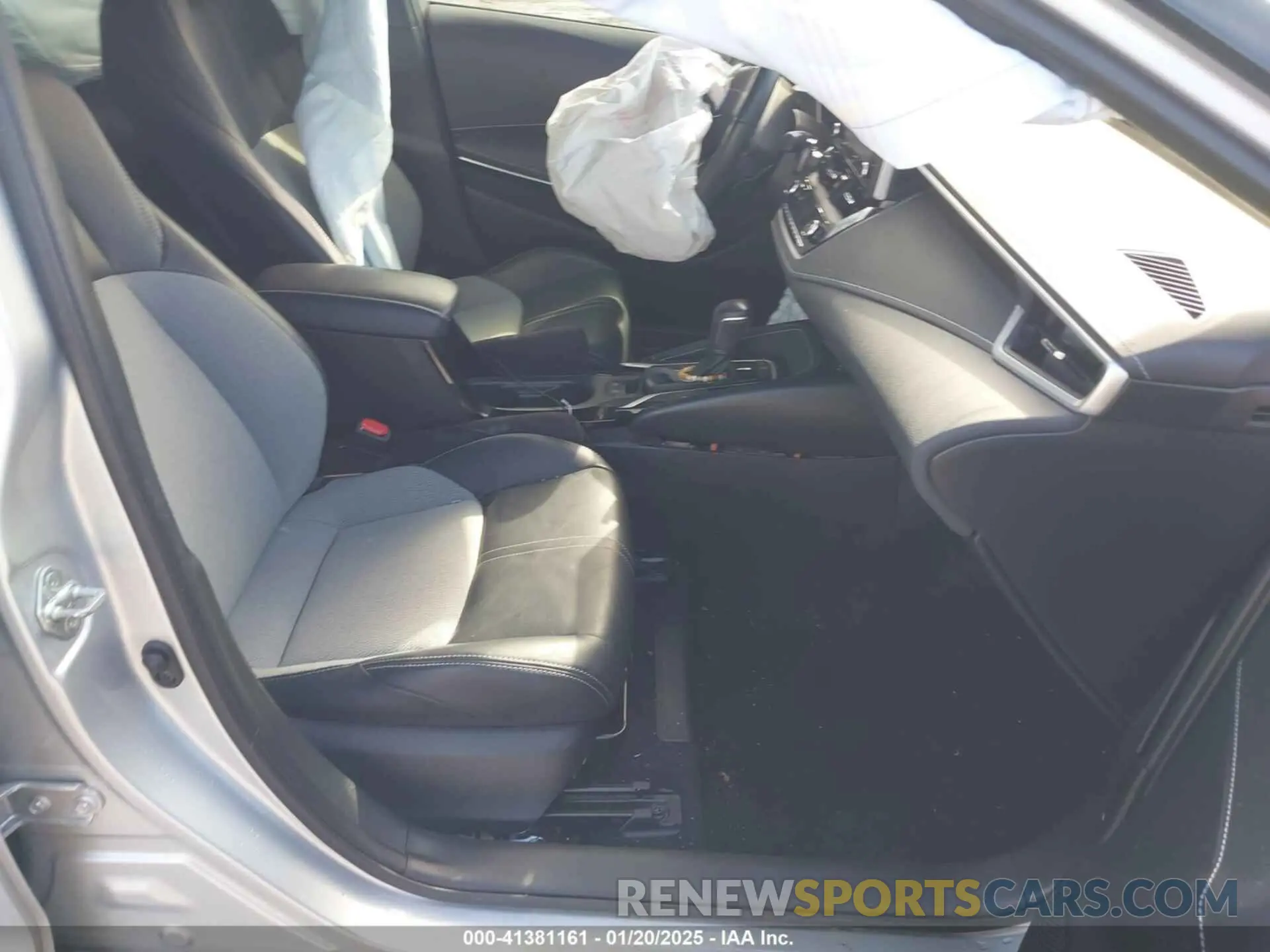 5 fotografías del automóvil dañado JTNC4MBE3N3175331 TOYOTA COROLLA 2022