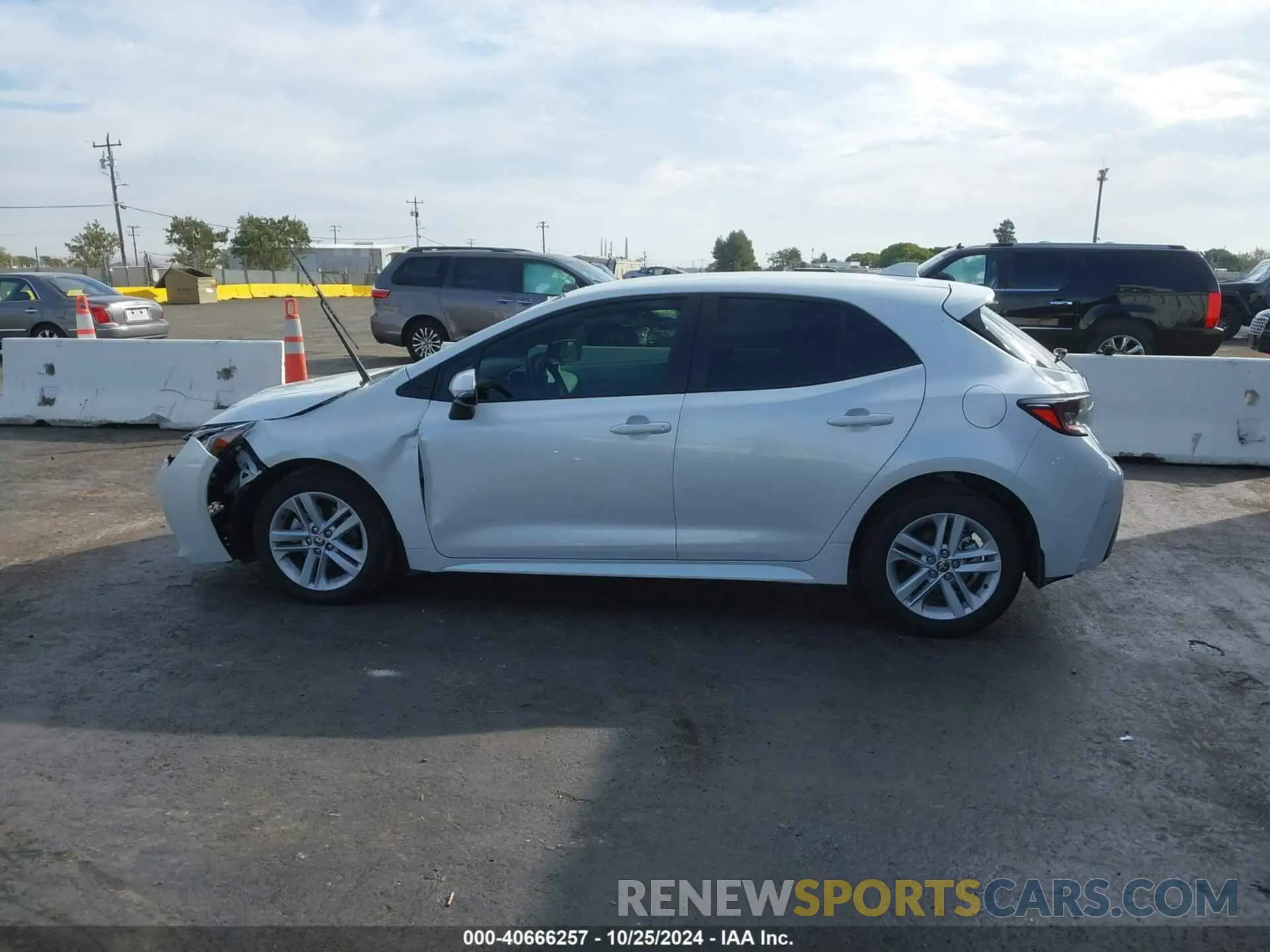 14 fotografías del automóvil dañado JTND4MBE5N3177926 TOYOTA COROLLA 2022