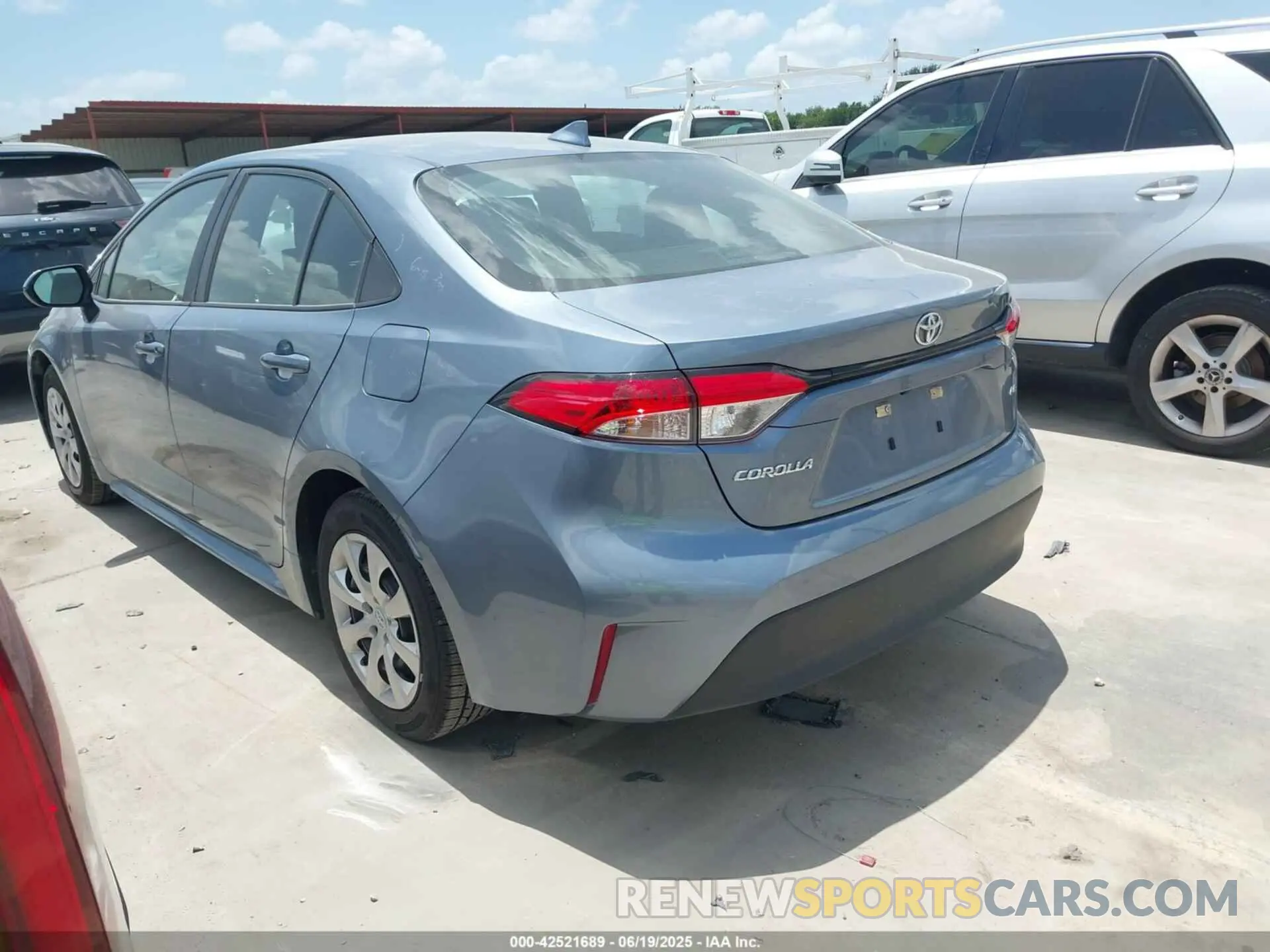 3 fotografías del automóvil dañado 5YFB4MDE2PP051557 TOYOTA COROLLA 2023