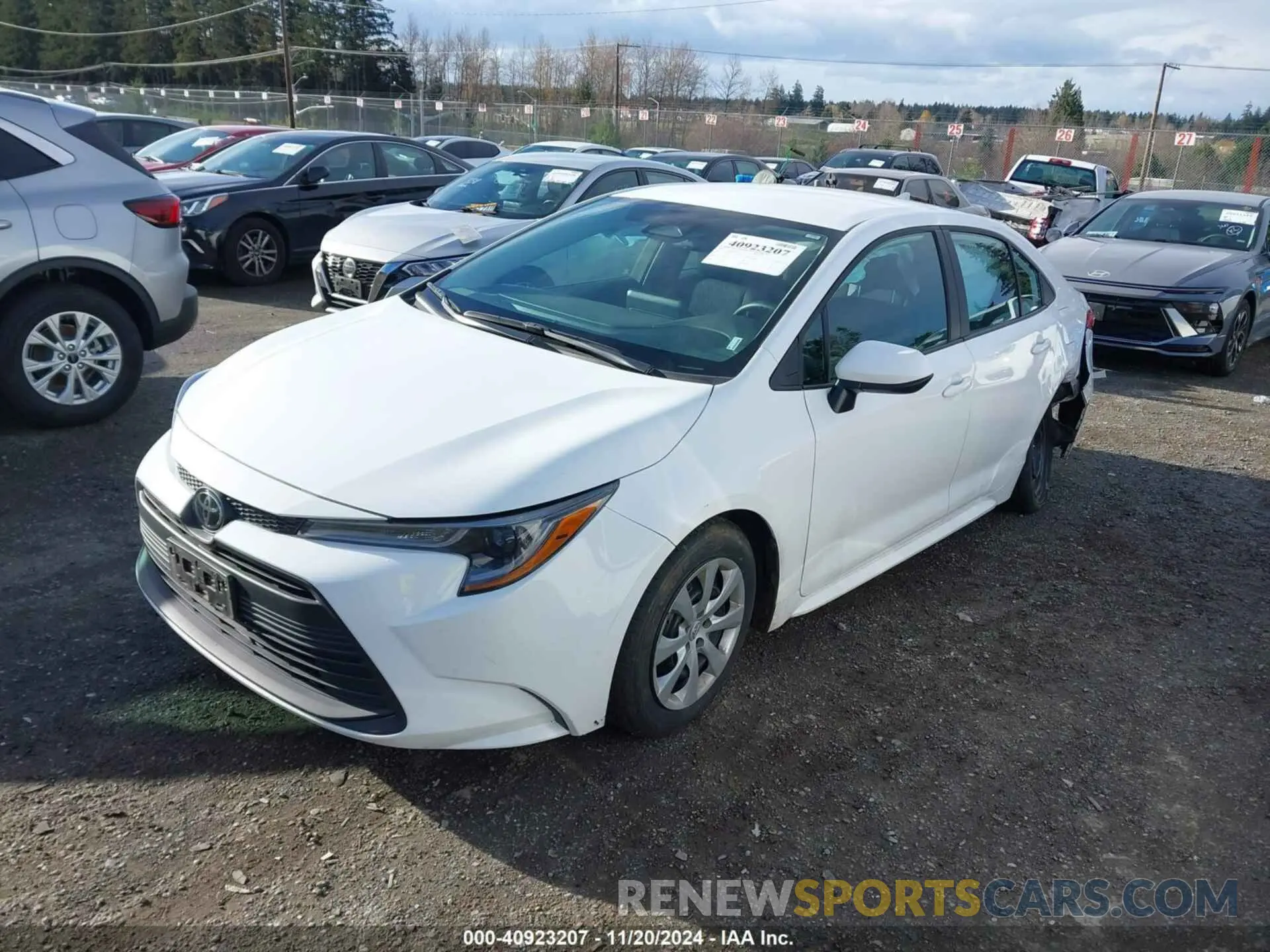 2 fotografías del automóvil dañado 5YFB4MDE4PP052791 TOYOTA COROLLA 2023