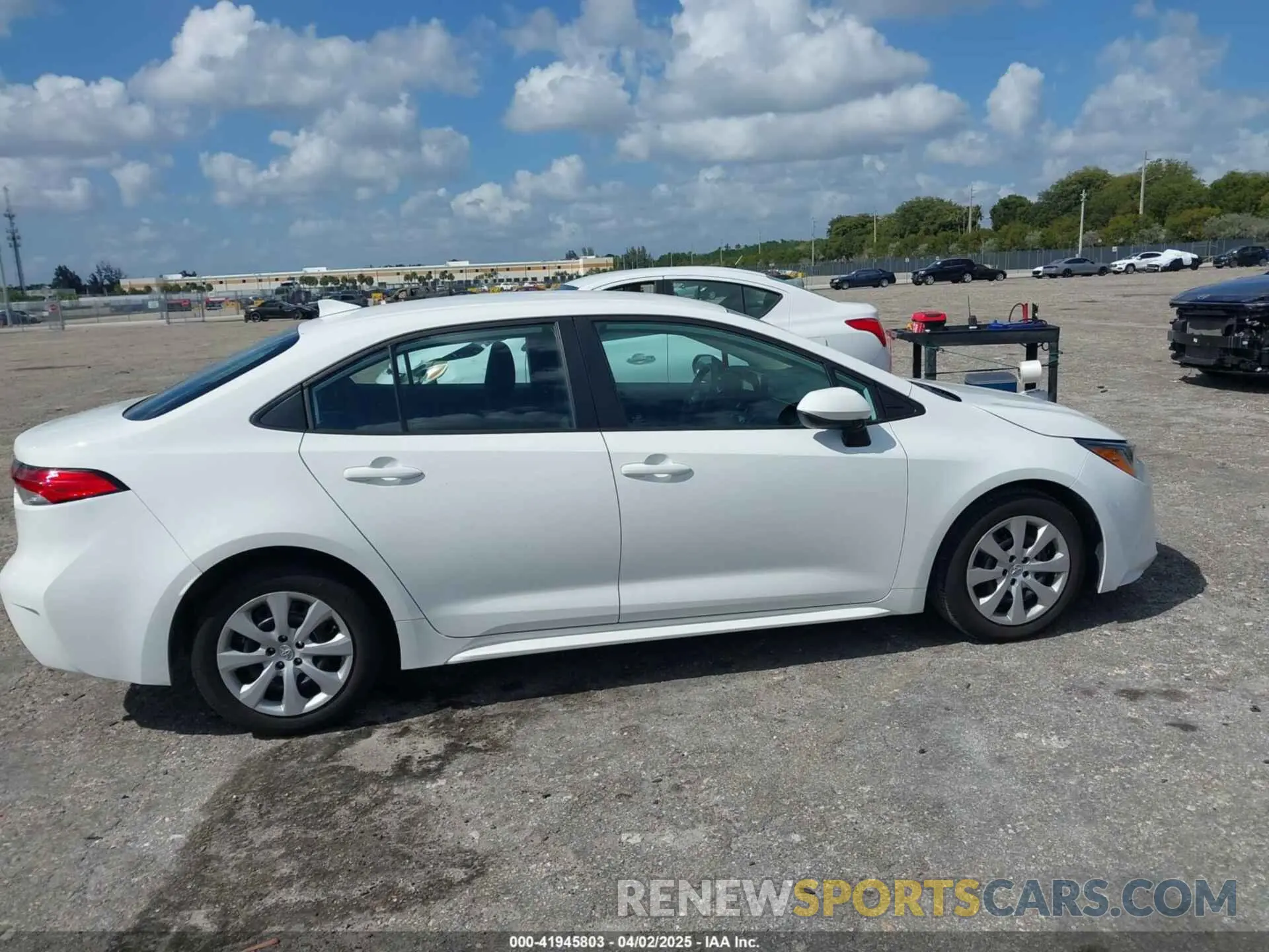 13 fotografías del automóvil dañado 5YFB4MDE8PP037615 TOYOTA COROLLA 2023