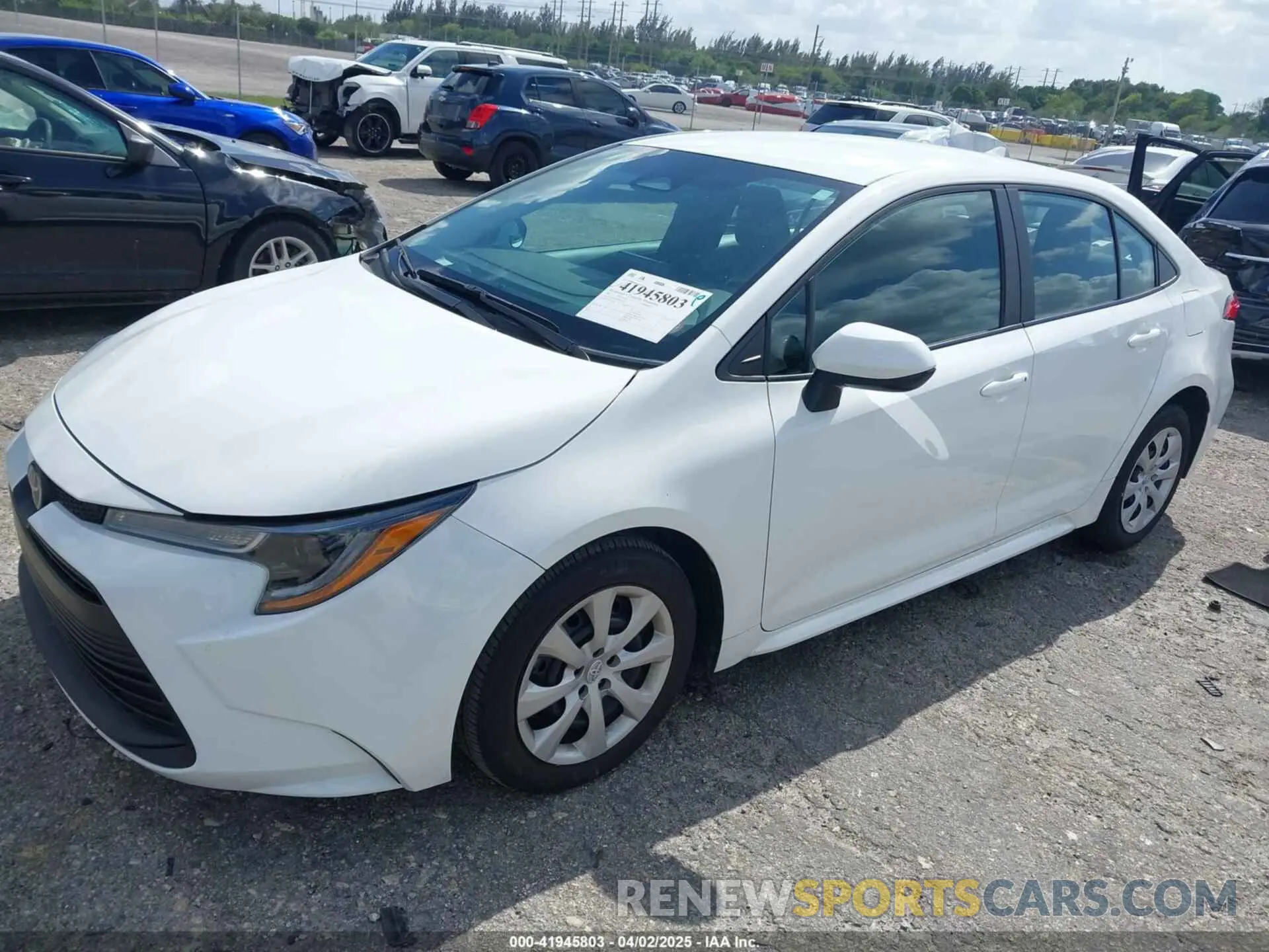 2 fotografías del automóvil dañado 5YFB4MDE8PP037615 TOYOTA COROLLA 2023