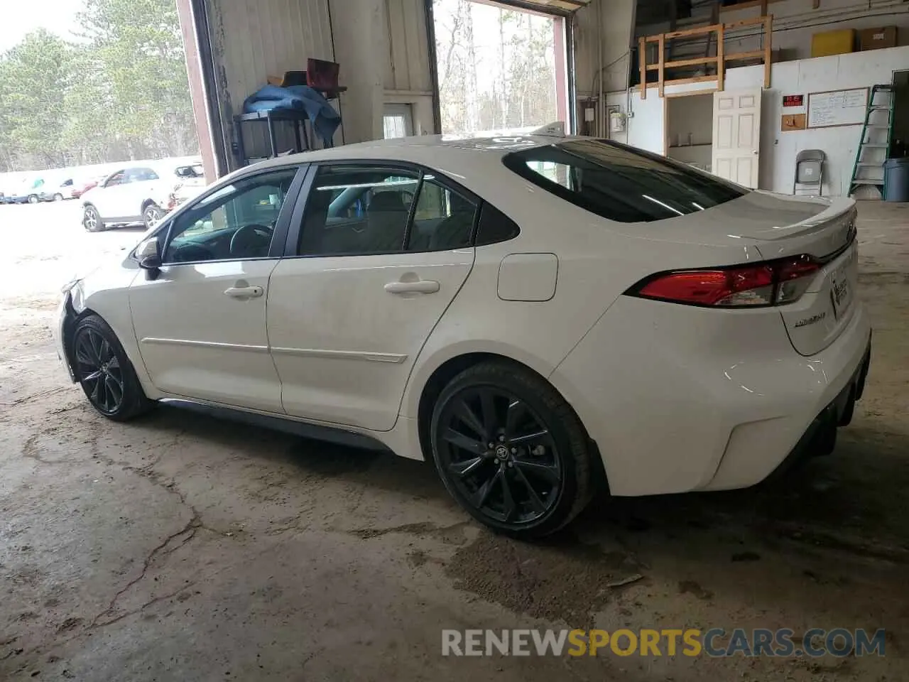 2 fotografías del automóvil dañado 5YFS4MCE0PP145311 TOYOTA COROLLA 2023