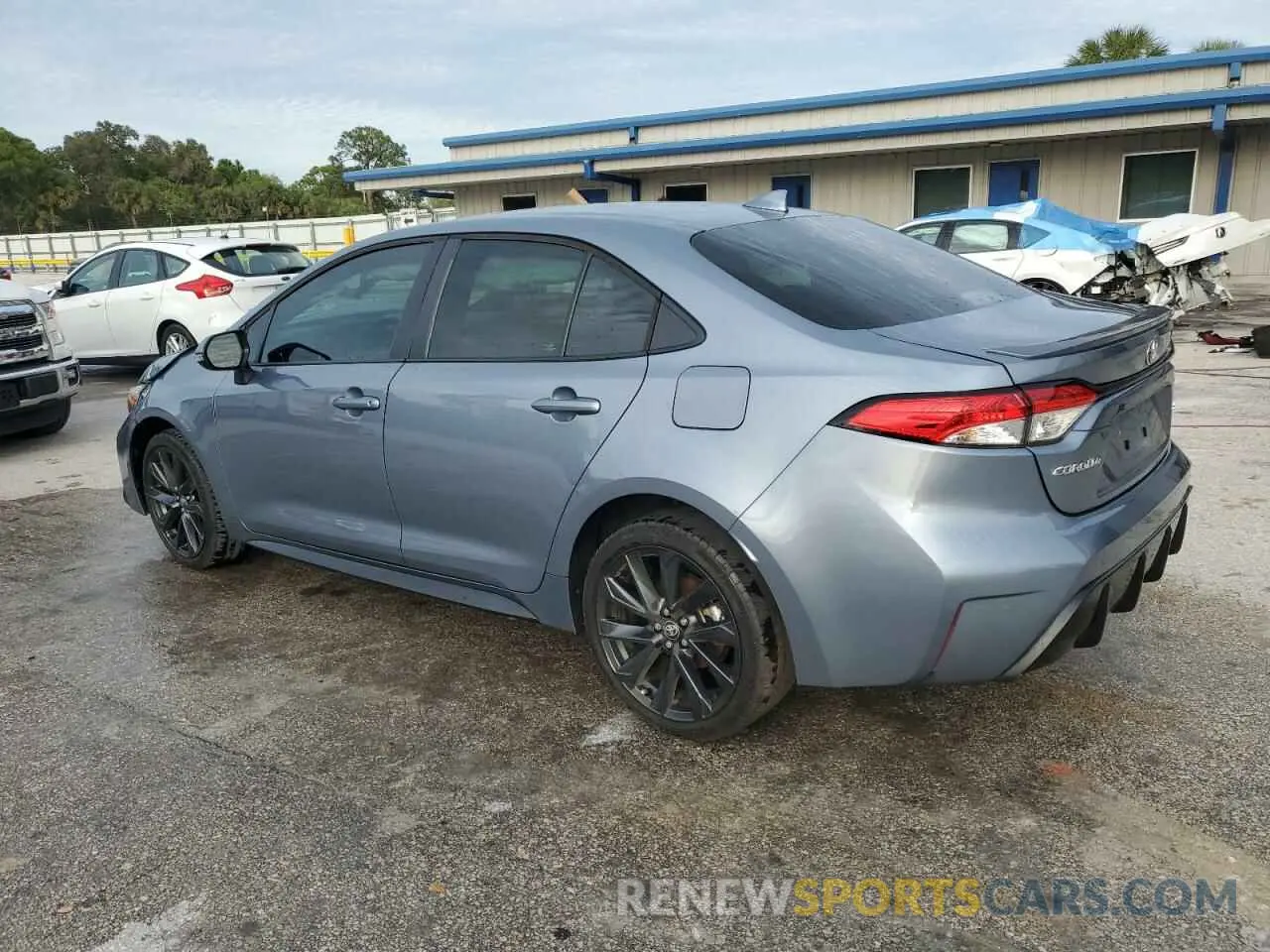 2 fotografías del automóvil dañado 5YFS4MCE0PP157653 TOYOTA COROLLA 2023