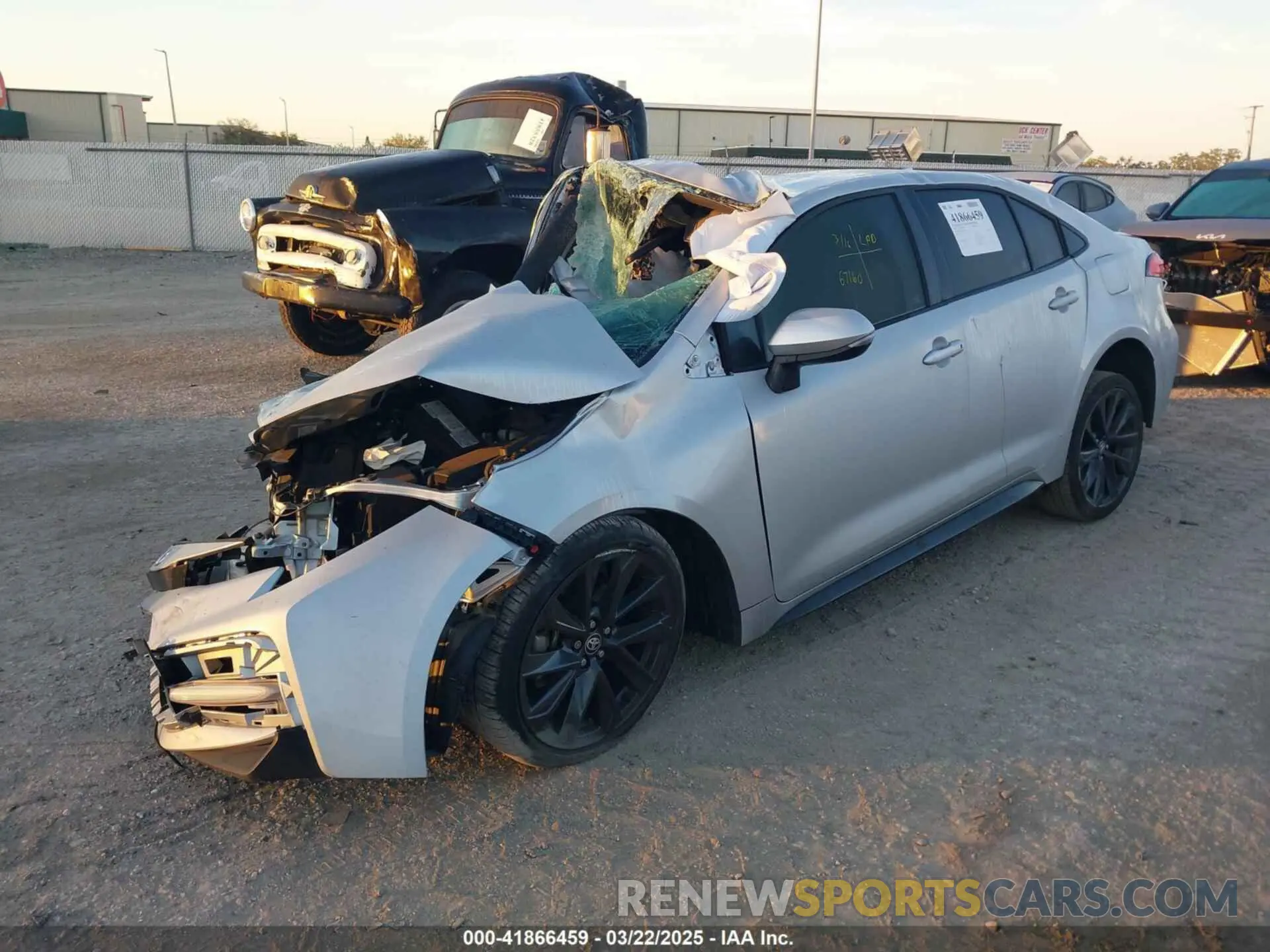 2 fotografías del automóvil dañado 5YFS4MCE2PP147884 TOYOTA COROLLA 2023