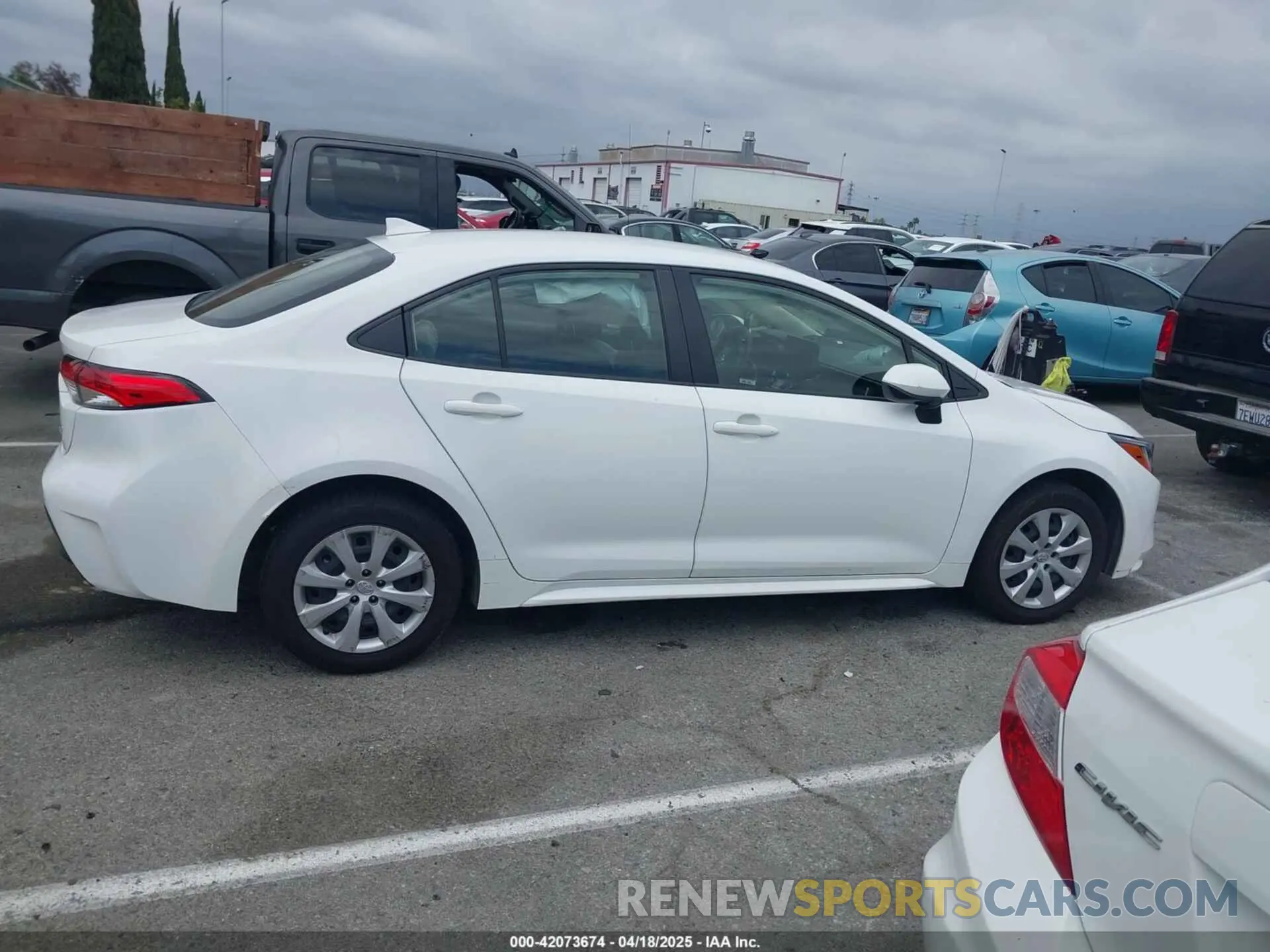 13 fotografías del automóvil dañado JTDB4MEE7PJ001532 TOYOTA COROLLA 2023