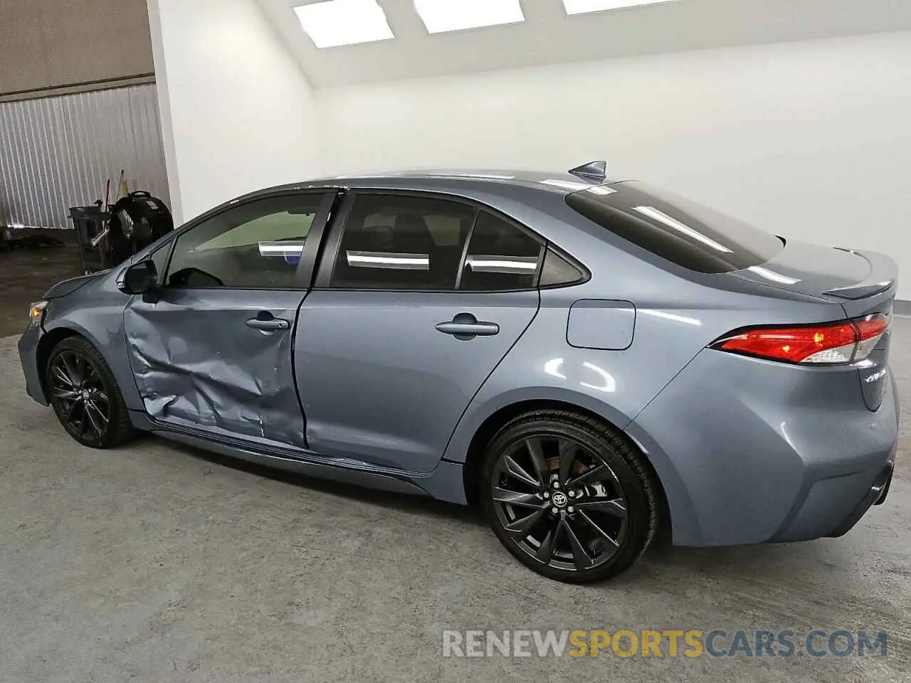 2 fotografías del automóvil dañado JTDBCMFE7PJ015321 TOYOTA COROLLA 2023