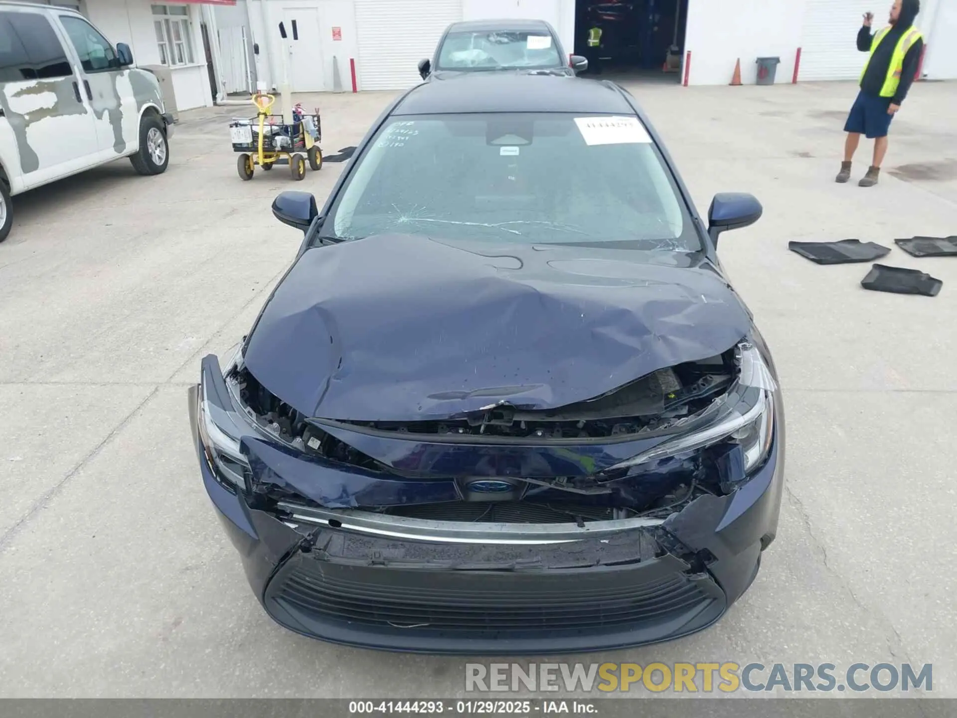 12 fotografías del automóvil dañado JTDBCMFE9PJ015305 TOYOTA COROLLA 2023