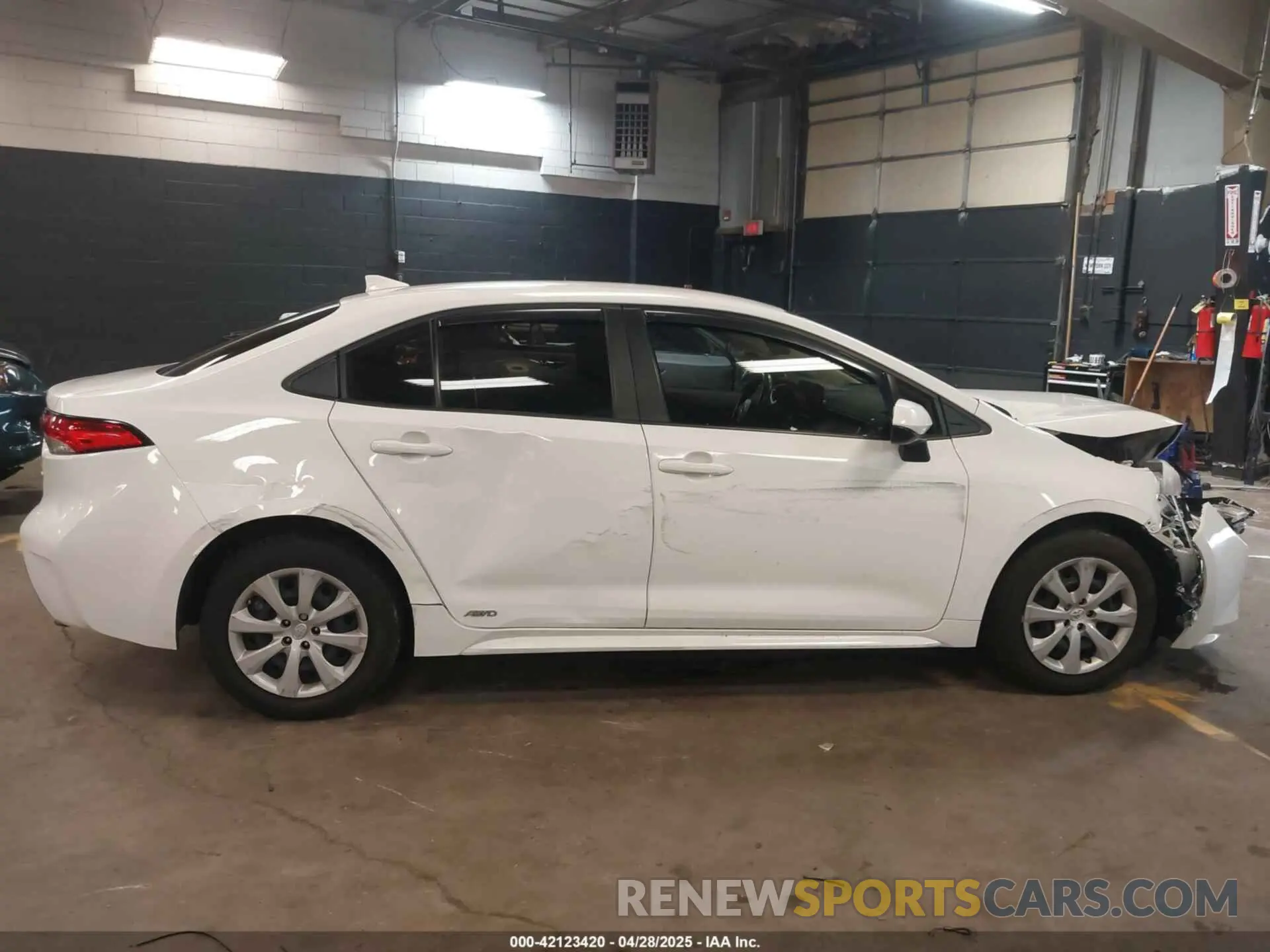 13 fotografías del automóvil dañado JTDBDMHE3P3003472 TOYOTA COROLLA 2023